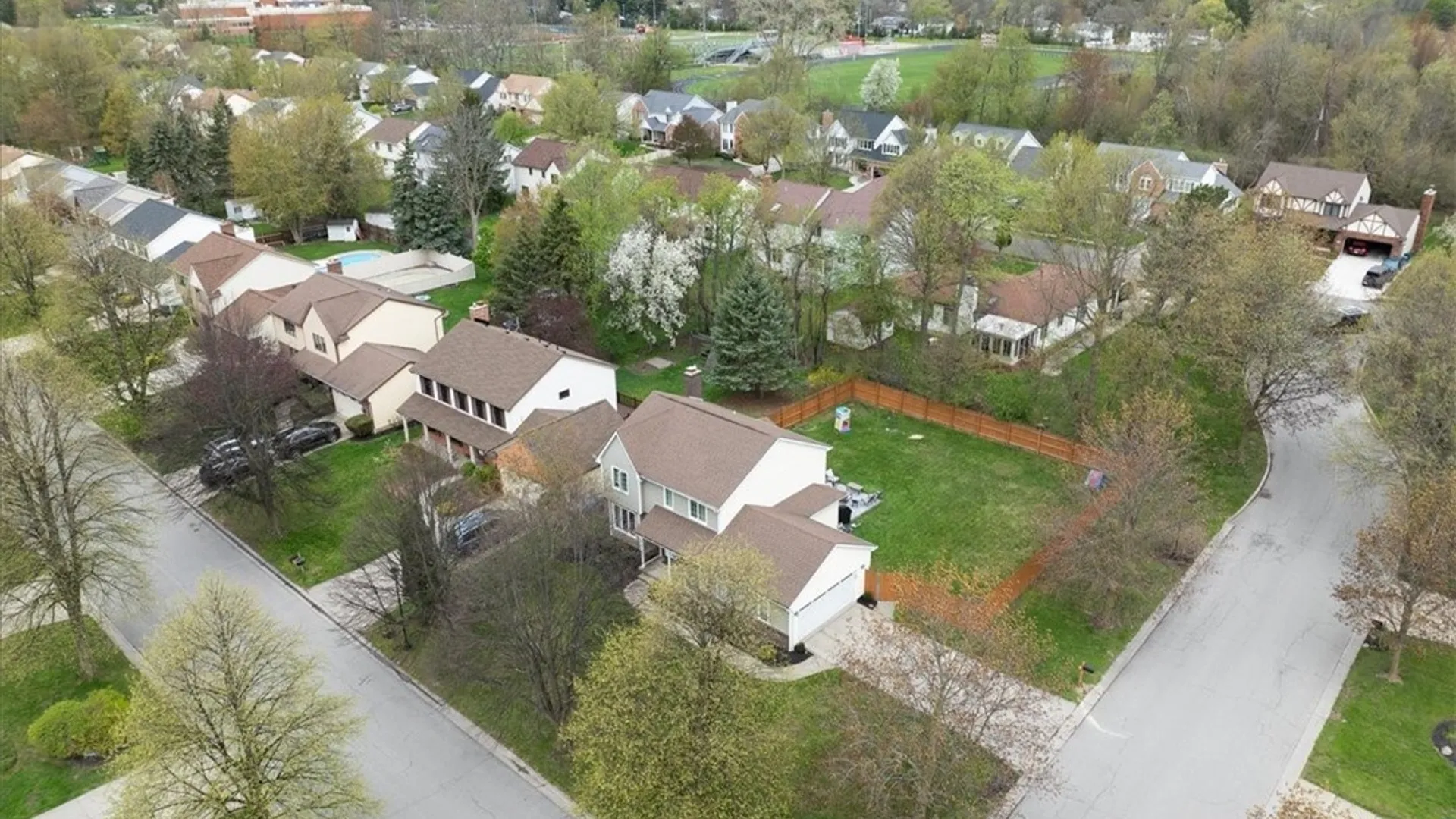 Property at 4 Gina Mdws Meadow, Amherst, NY 14051 34