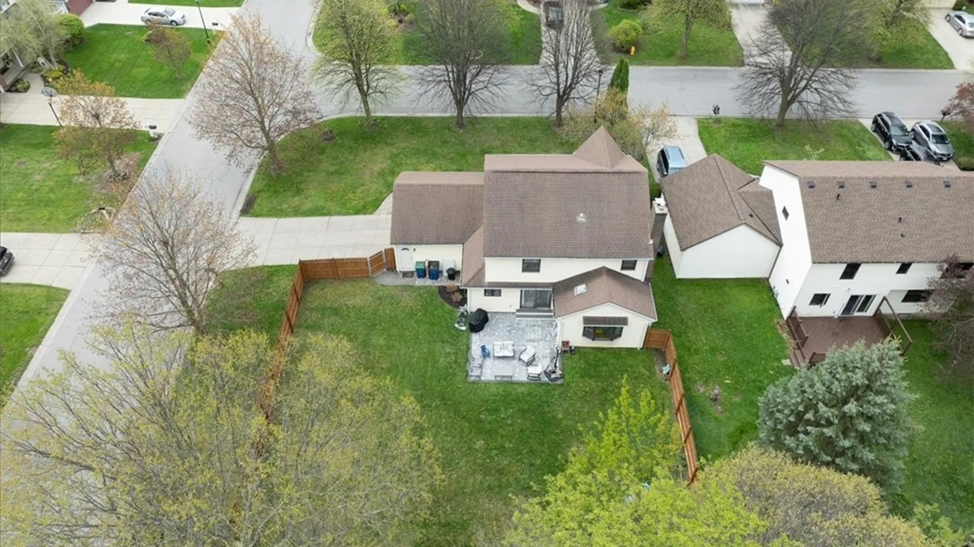 Property at 4 Gina Mdws Meadow, Amherst, NY 14051 35