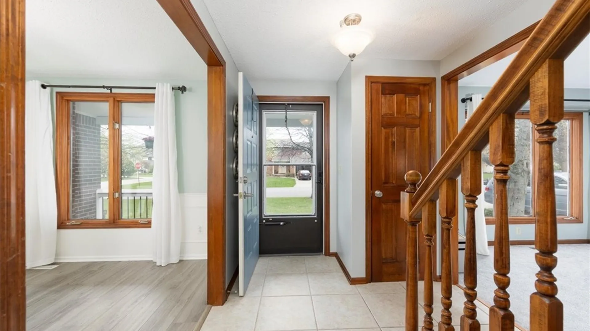 Property at 4 Gina Mdws Meadow, Amherst, NY 14051 5