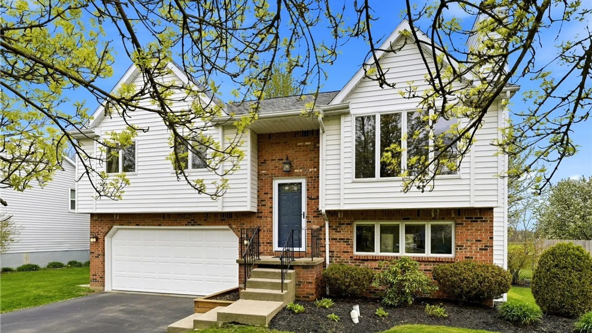 Property at 141 Lyndhurst Road, Amherst, NY 14221 2
