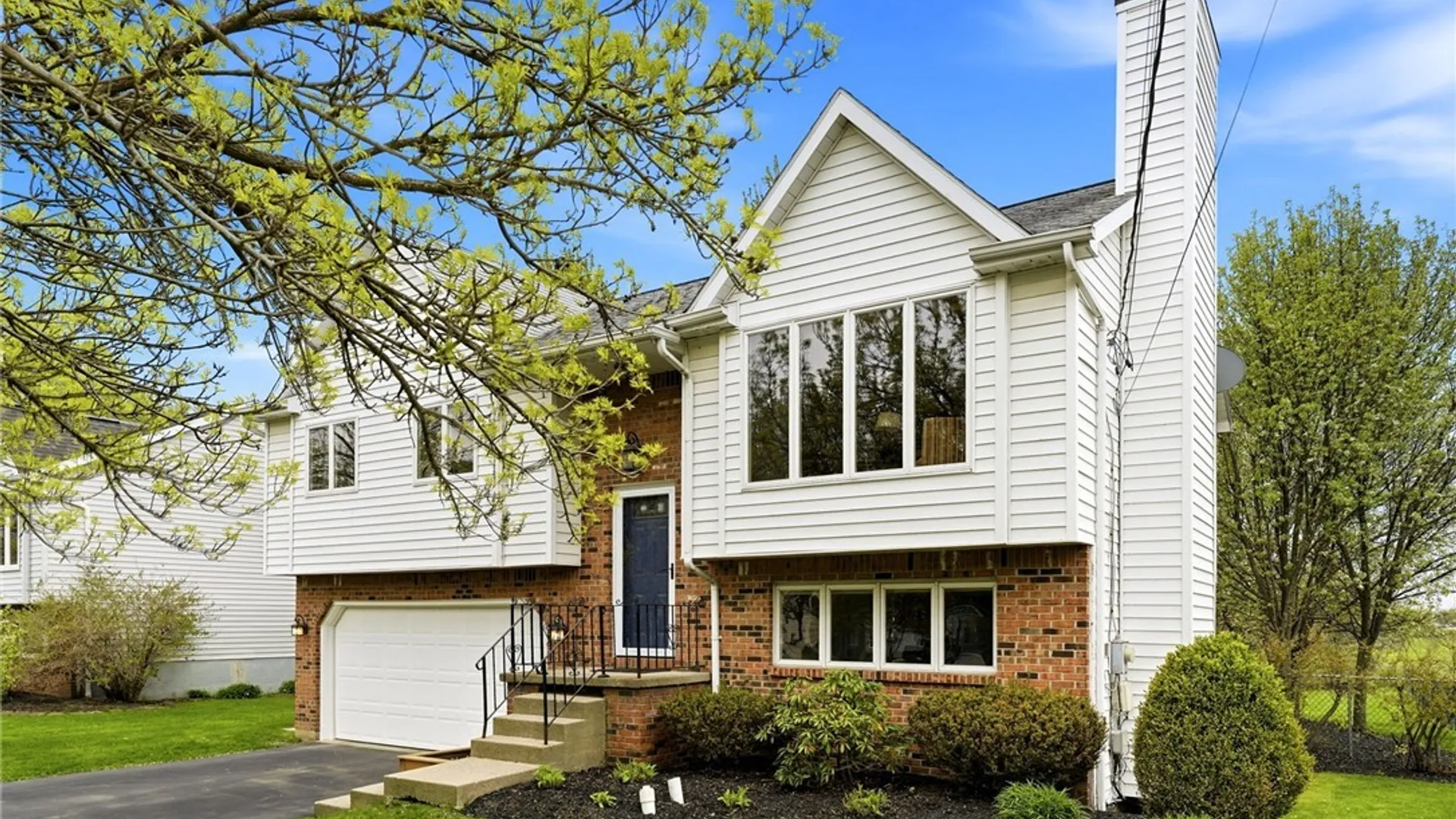 Property at 141 Lyndhurst Road, Amherst, NY 14221 3