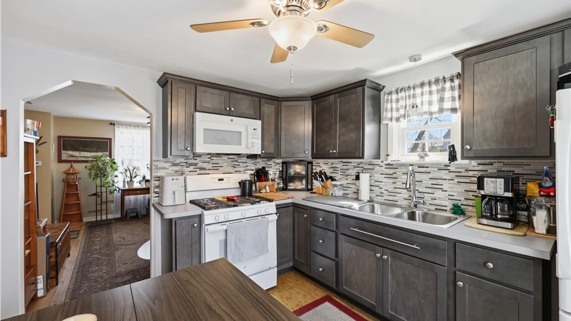 Property at 11 Airview Terrace, Cheektowaga, NY 14043 12