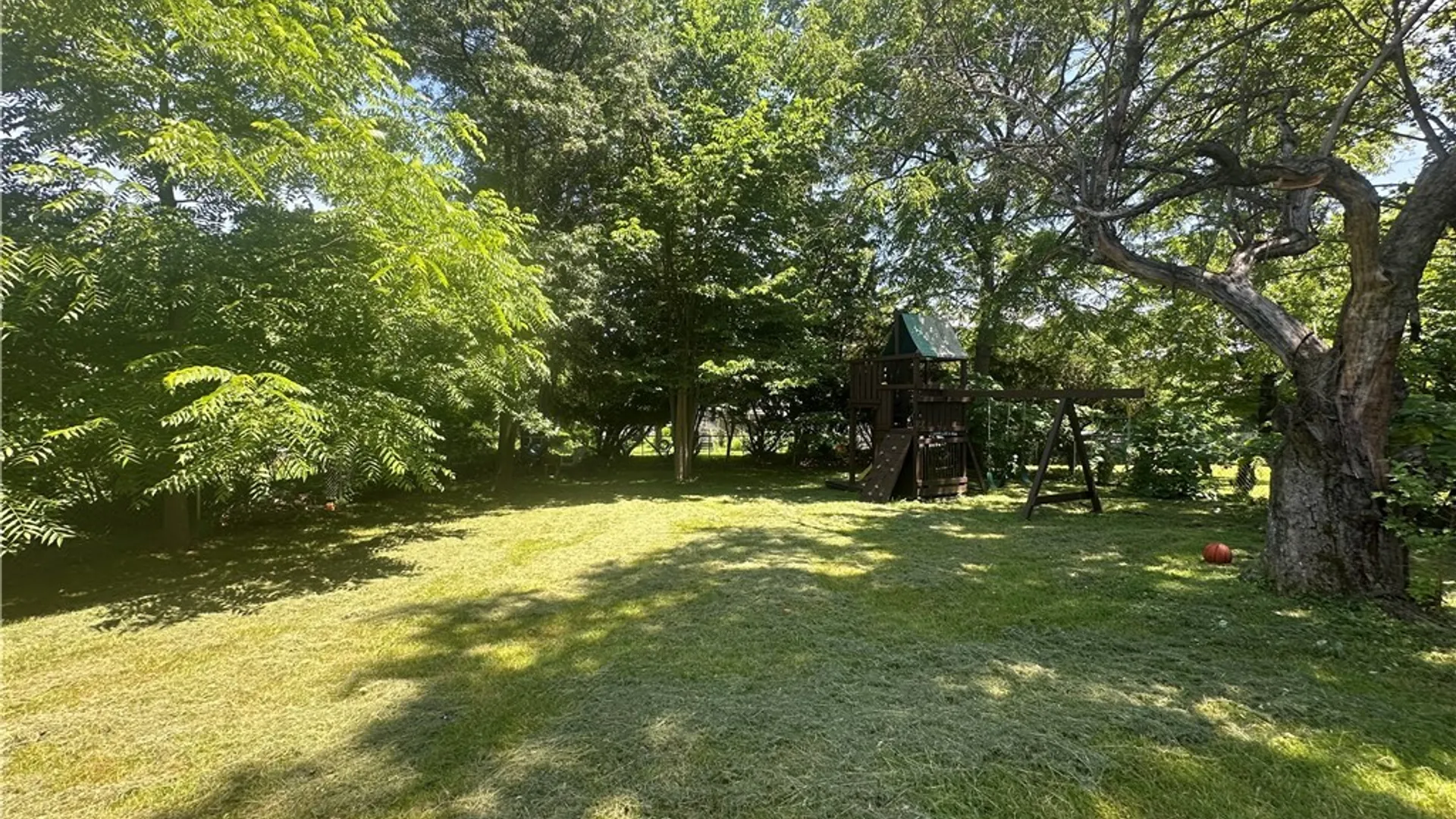 Property at 11 Winmar Crescent, New Hartford, NY 13413 3