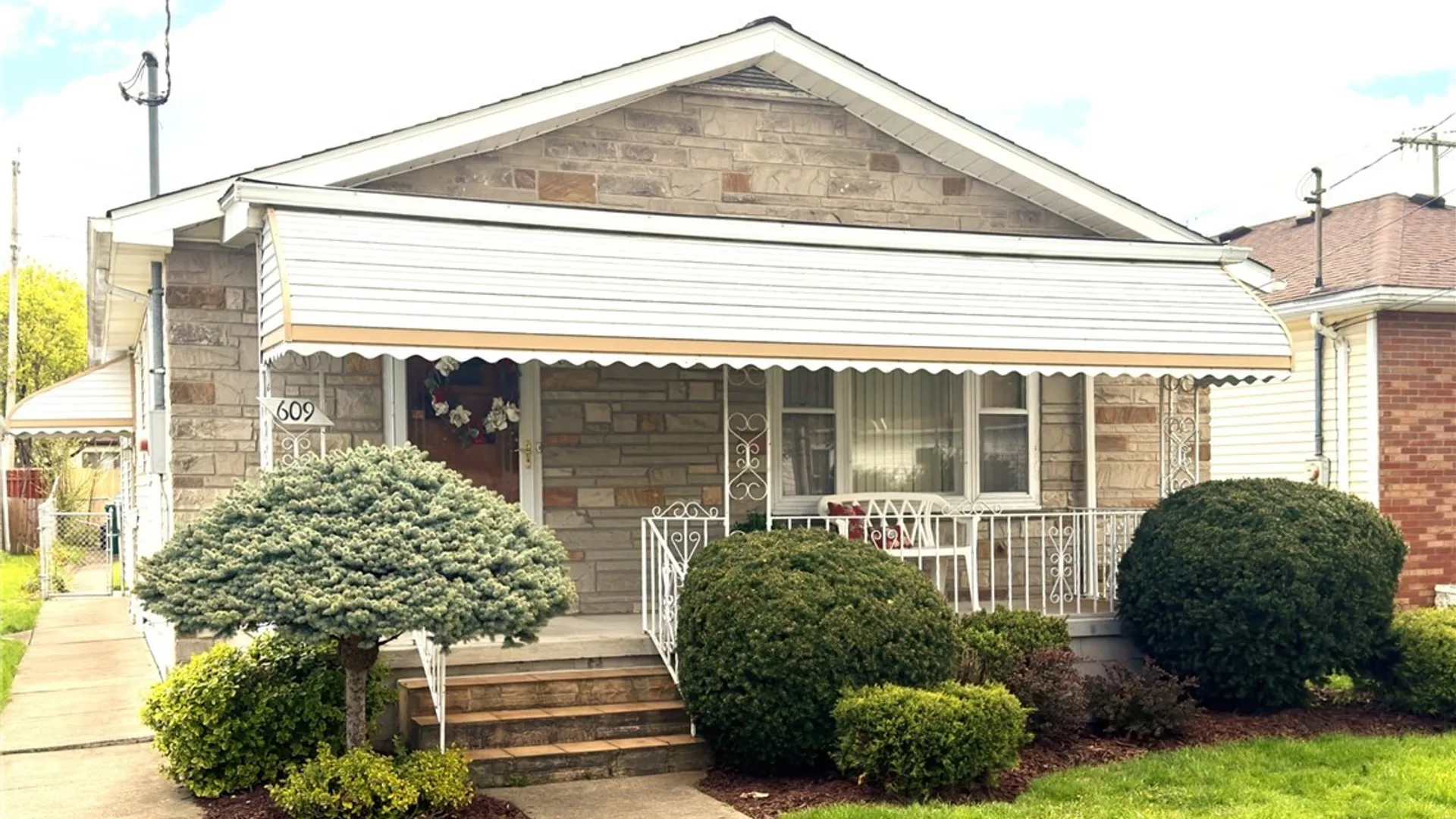 Property at 609 27th Street, Niagara Falls, NY 14301 2