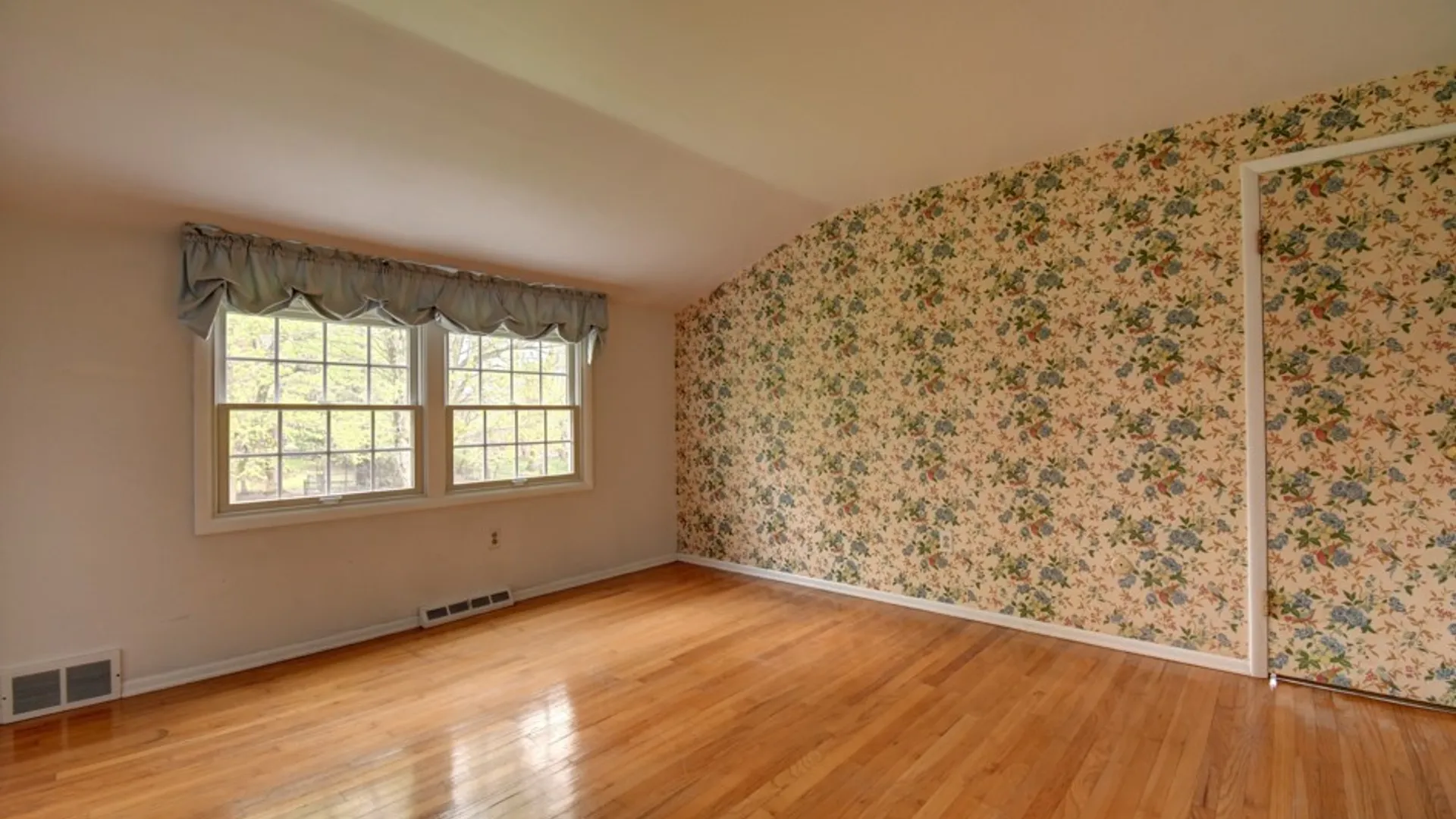 Property at 49 Chestnut Hill Lane, Amherst, NY 14221 23