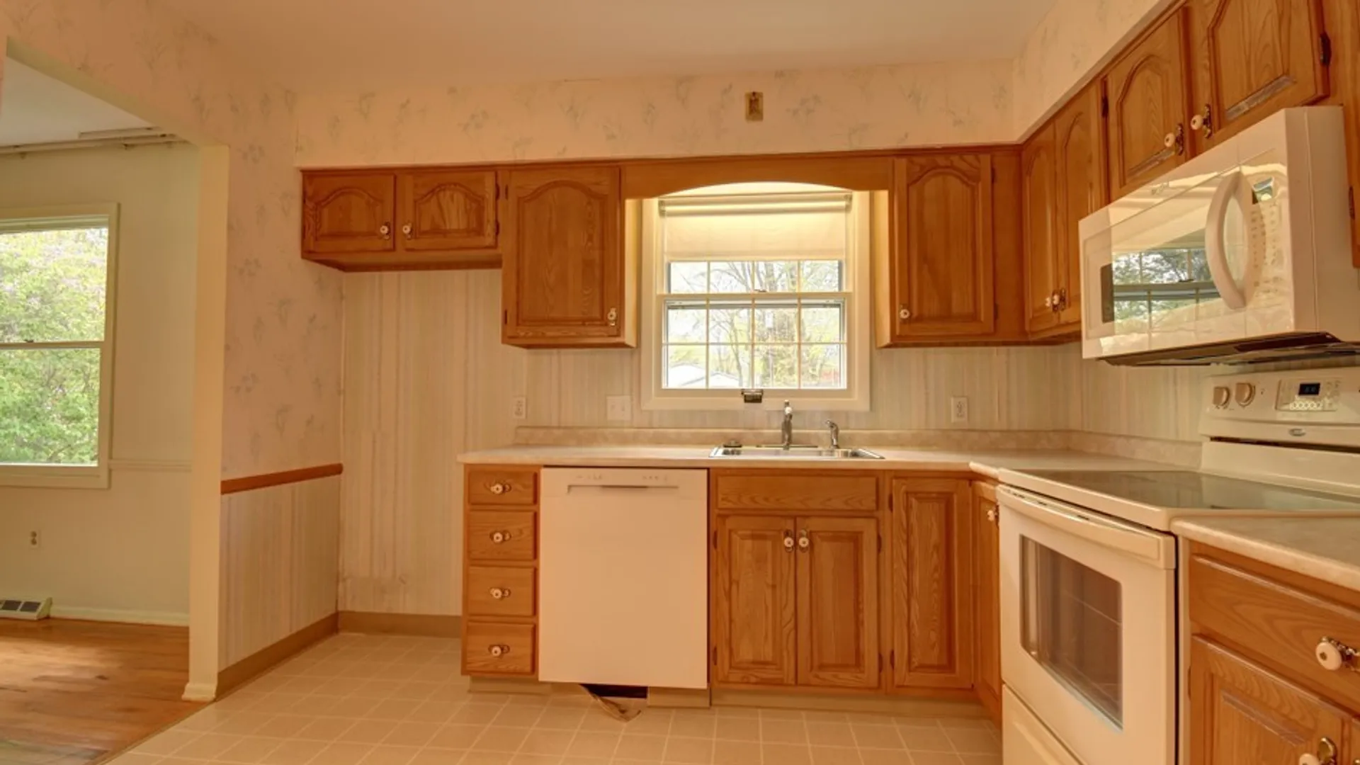 Property at 49 Chestnut Hill Lane, Amherst, NY 14221 4