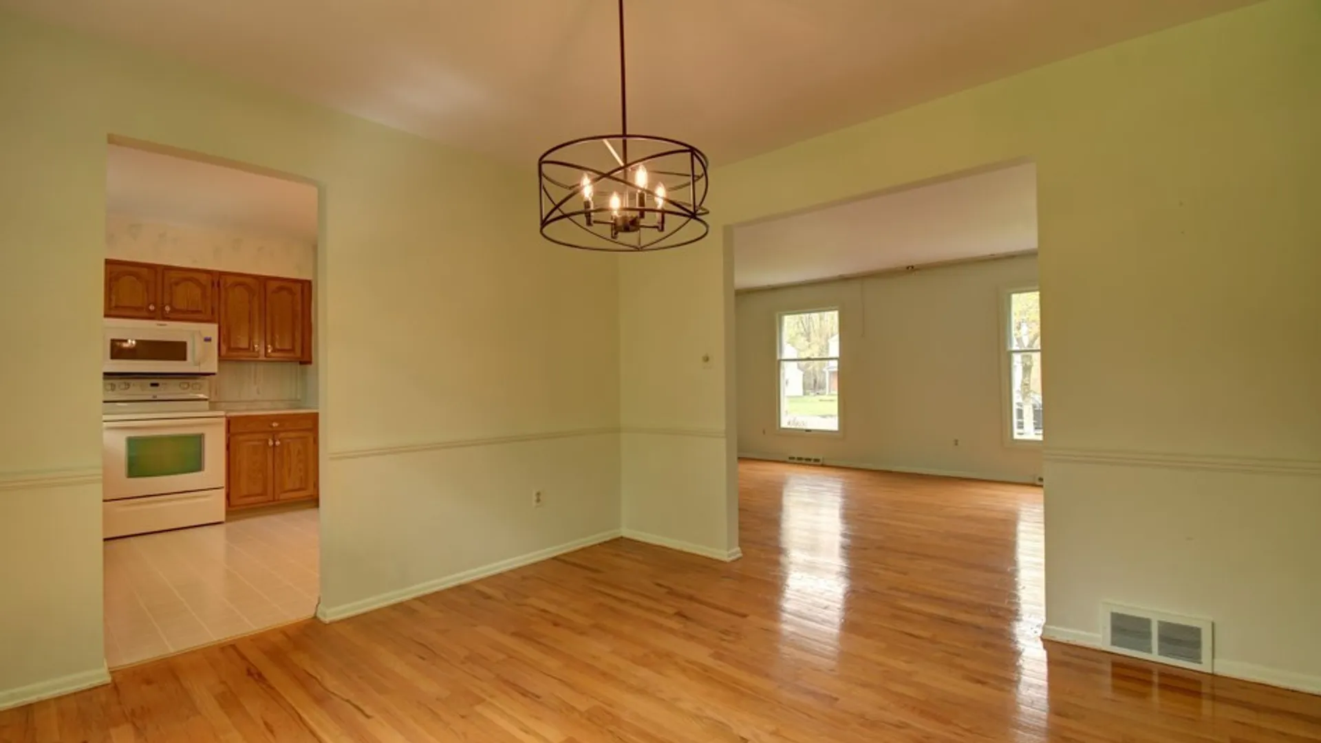 Property at 49 Chestnut Hill Lane, Amherst, NY 14221 6