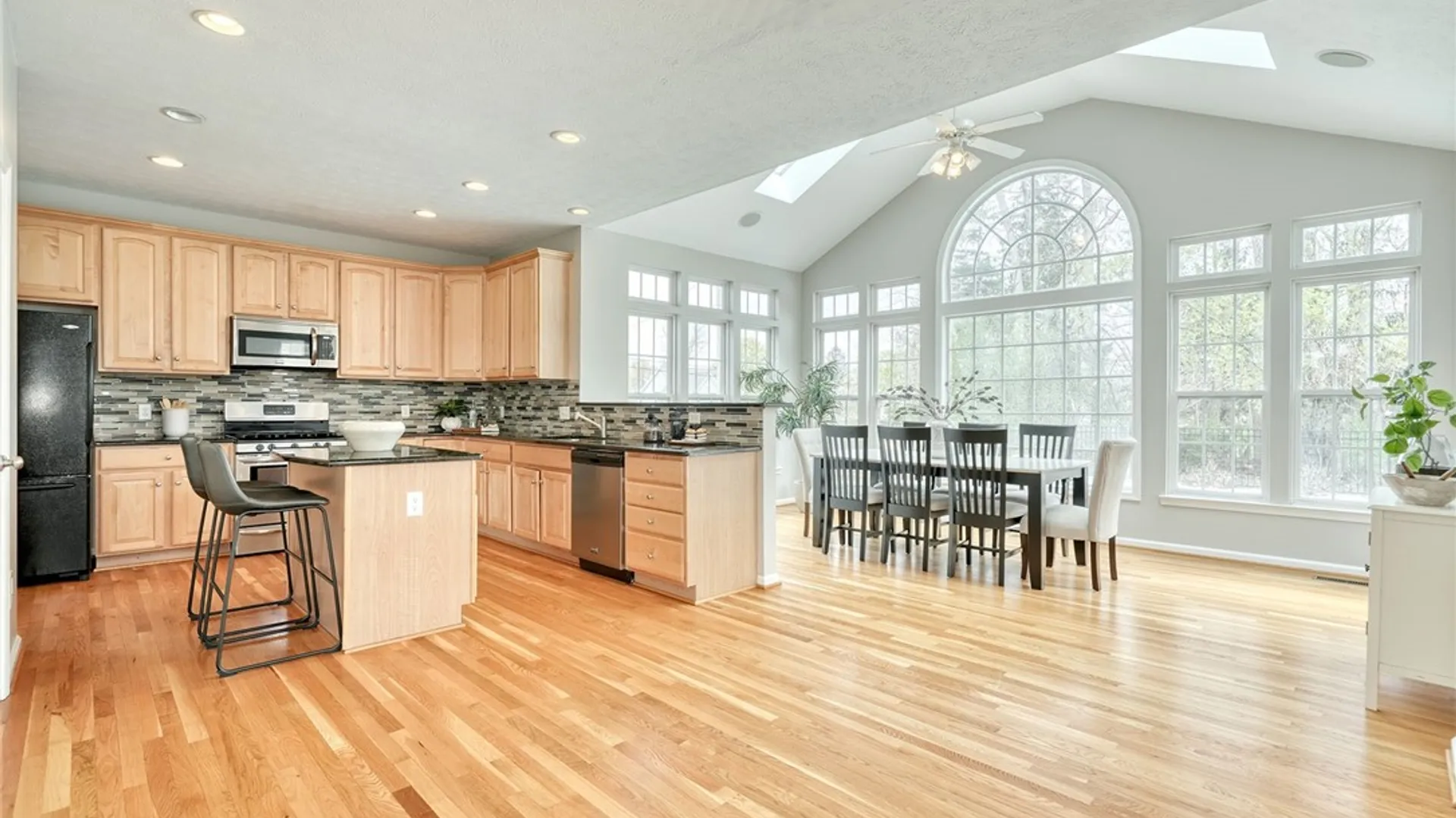 Property at 1300 Surrey Garden Way, Webster, NY 14580 18