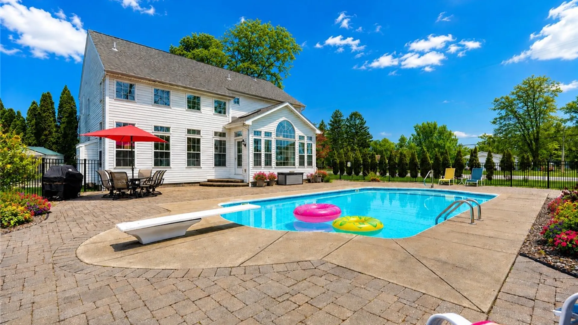 Property at 1300 Surrey Garden Way, Webster, NY 14580 2