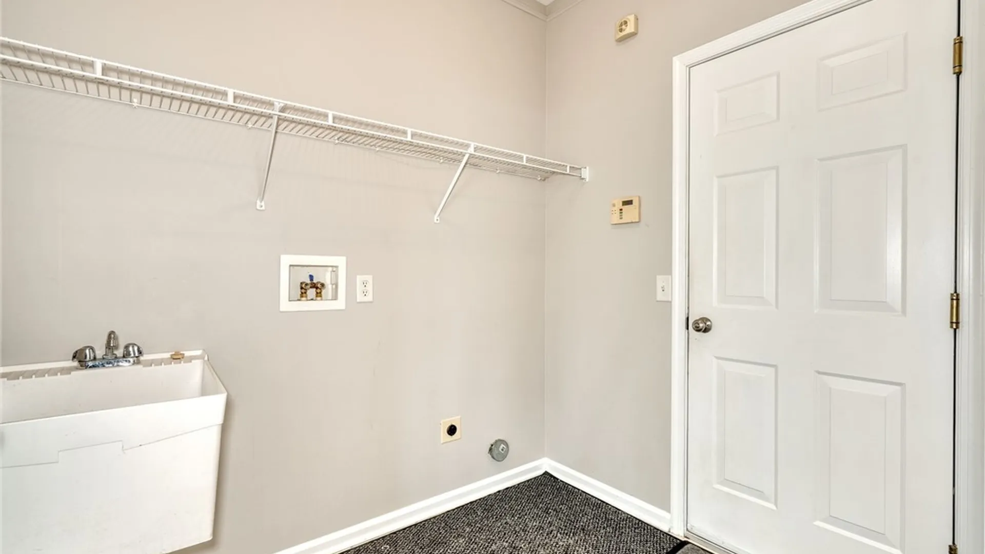 Property at 1300 Surrey Garden Way, Webster, NY 14580 27