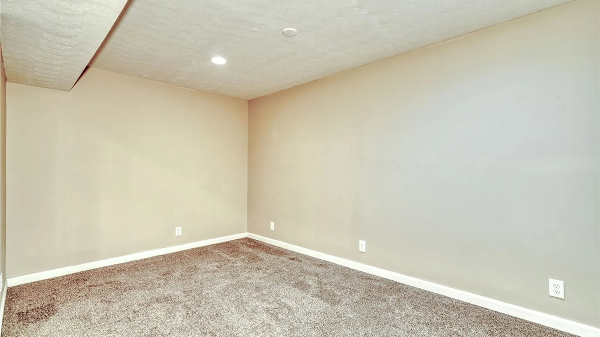 Property at 1300 Surrey Garden Way, Webster, NY 14580 44