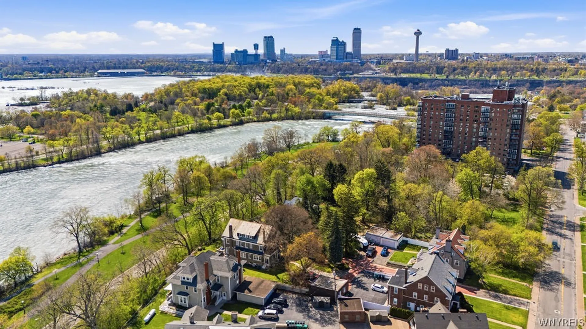 Property at 1 Hillcrest Street, Niagara Falls, NY 14303 5
