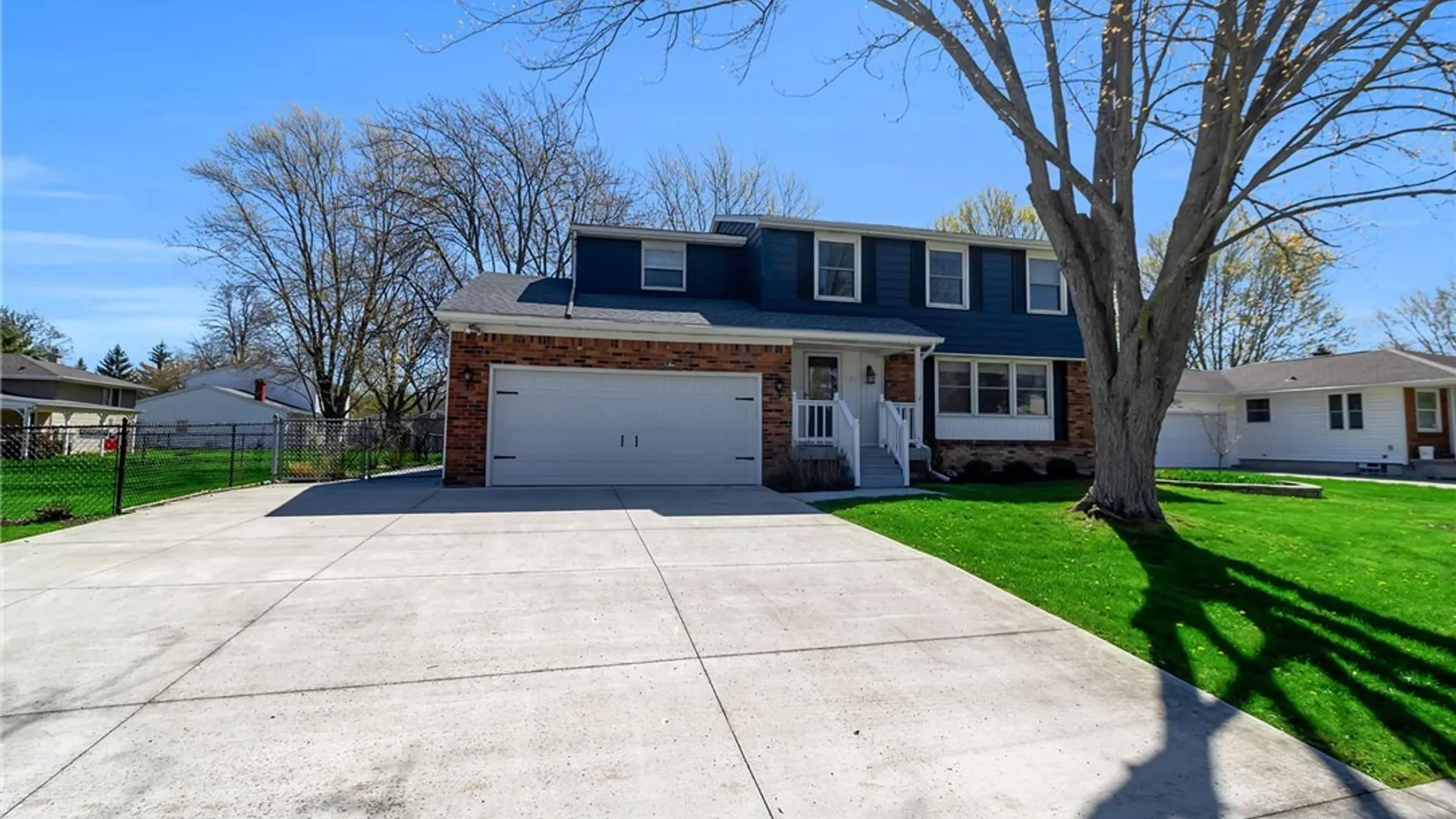 Property at 124 Park Lane Circle, Lockport City, NY 14094 4