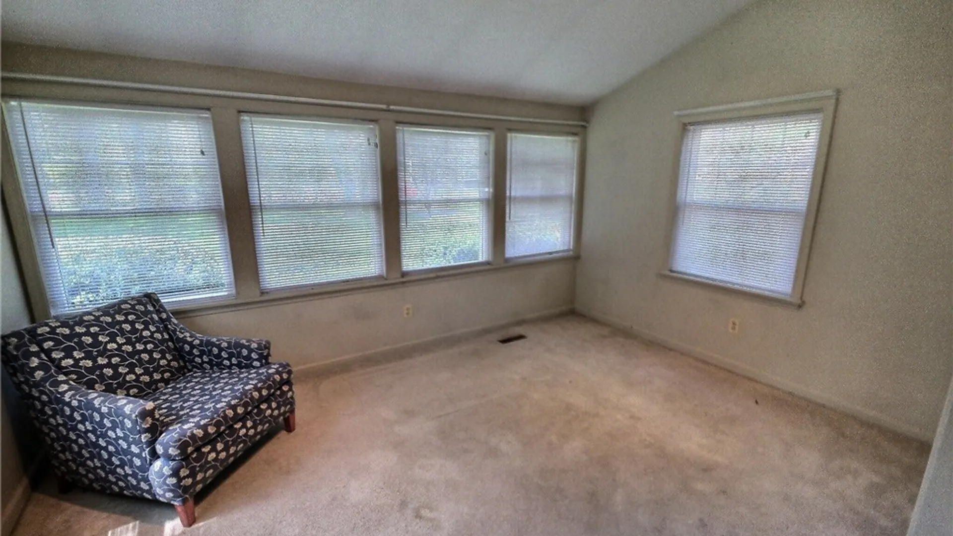 Property at 2826 Saint Paul Blvd, Irondequoit, NY 14617 11