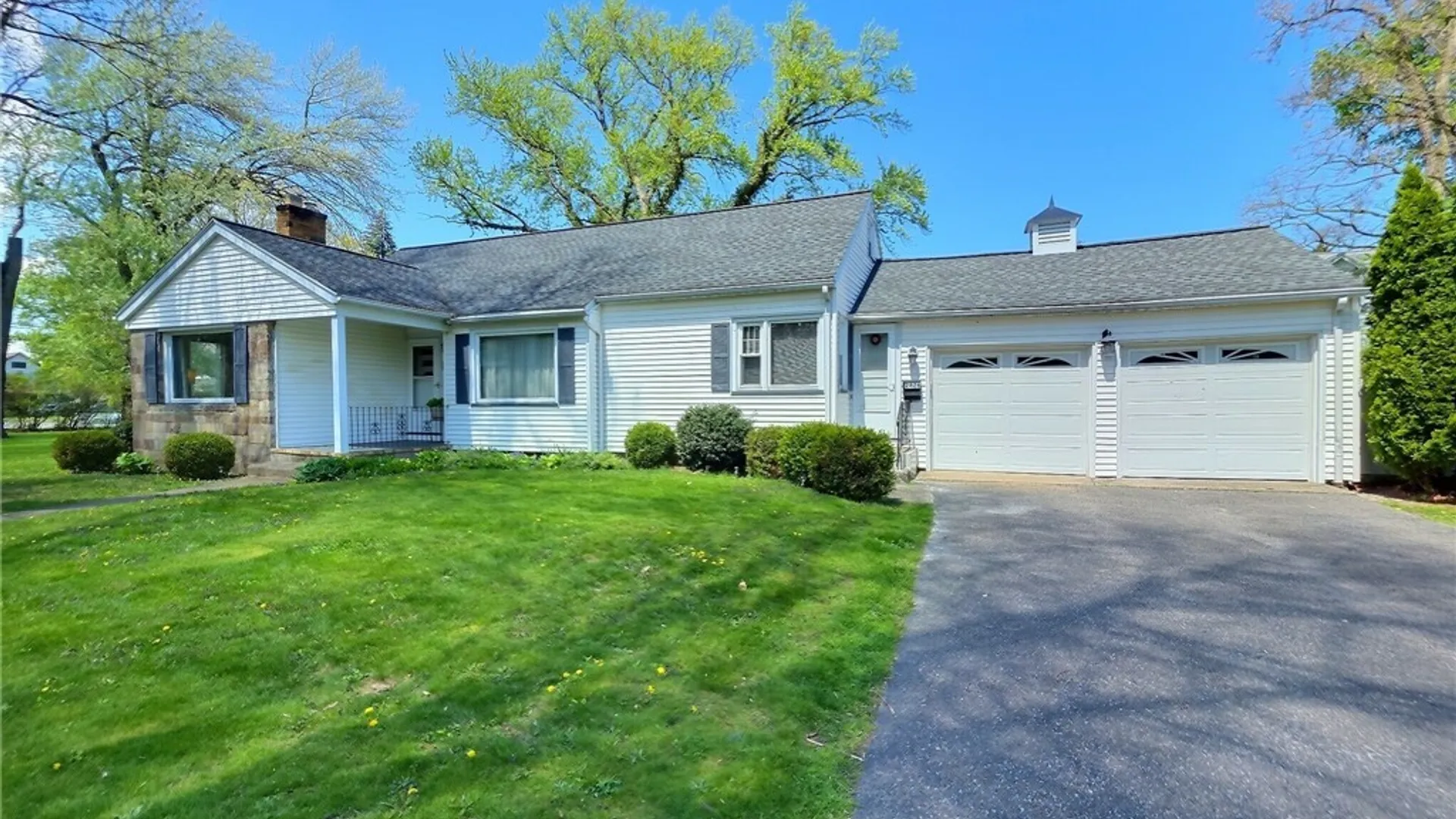 Property at 2826 Saint Paul Blvd, Irondequoit, NY 14617 2