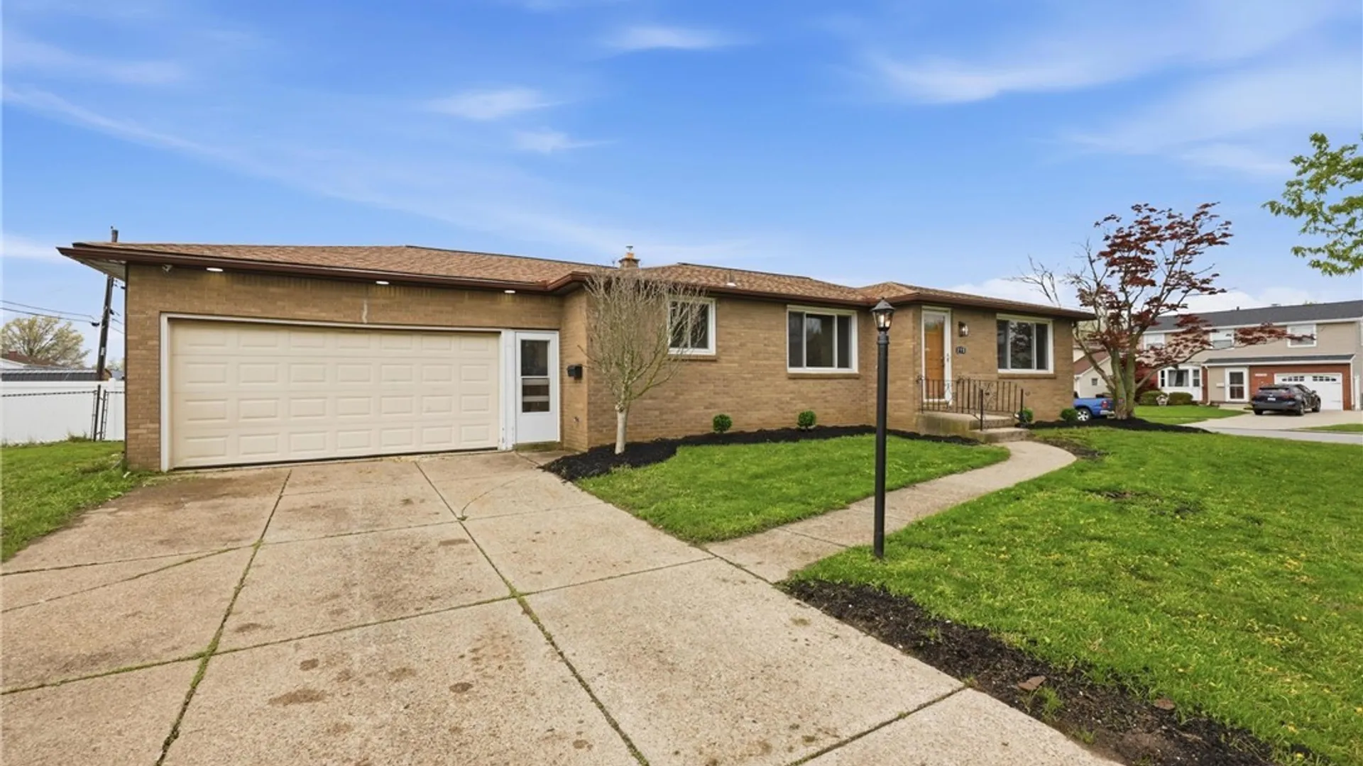 Property at 215 Steven Drive, Cheektowaga, NY 14227 3