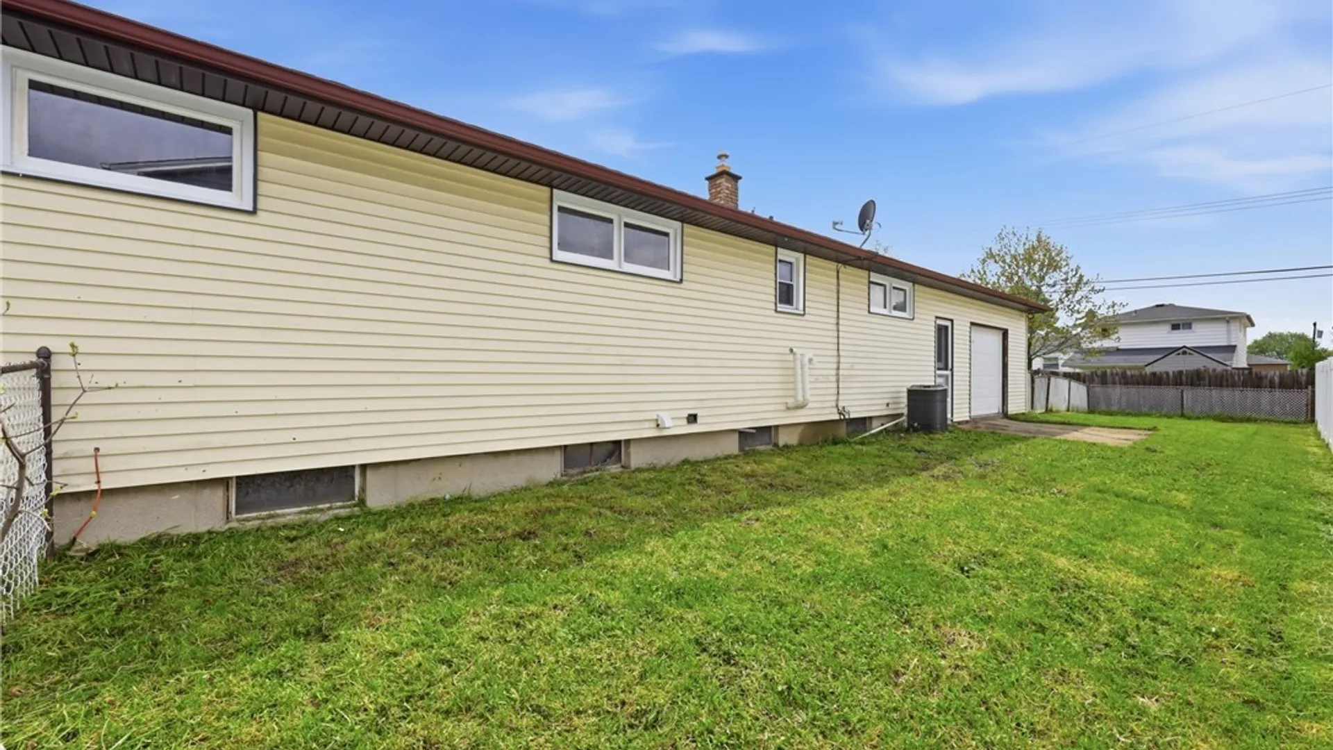 Property at 215 Steven Drive, Cheektowaga, NY 14227 40