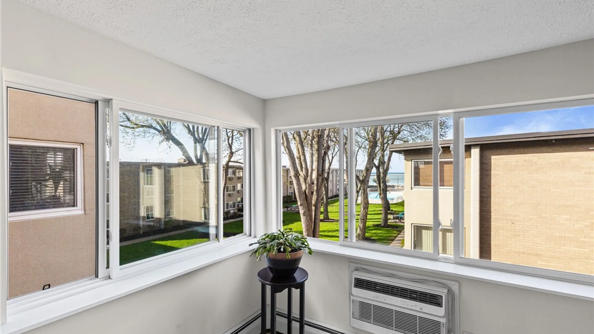 Property at 708 Westage At The Hbr, Irondequoit, NY 14617 15