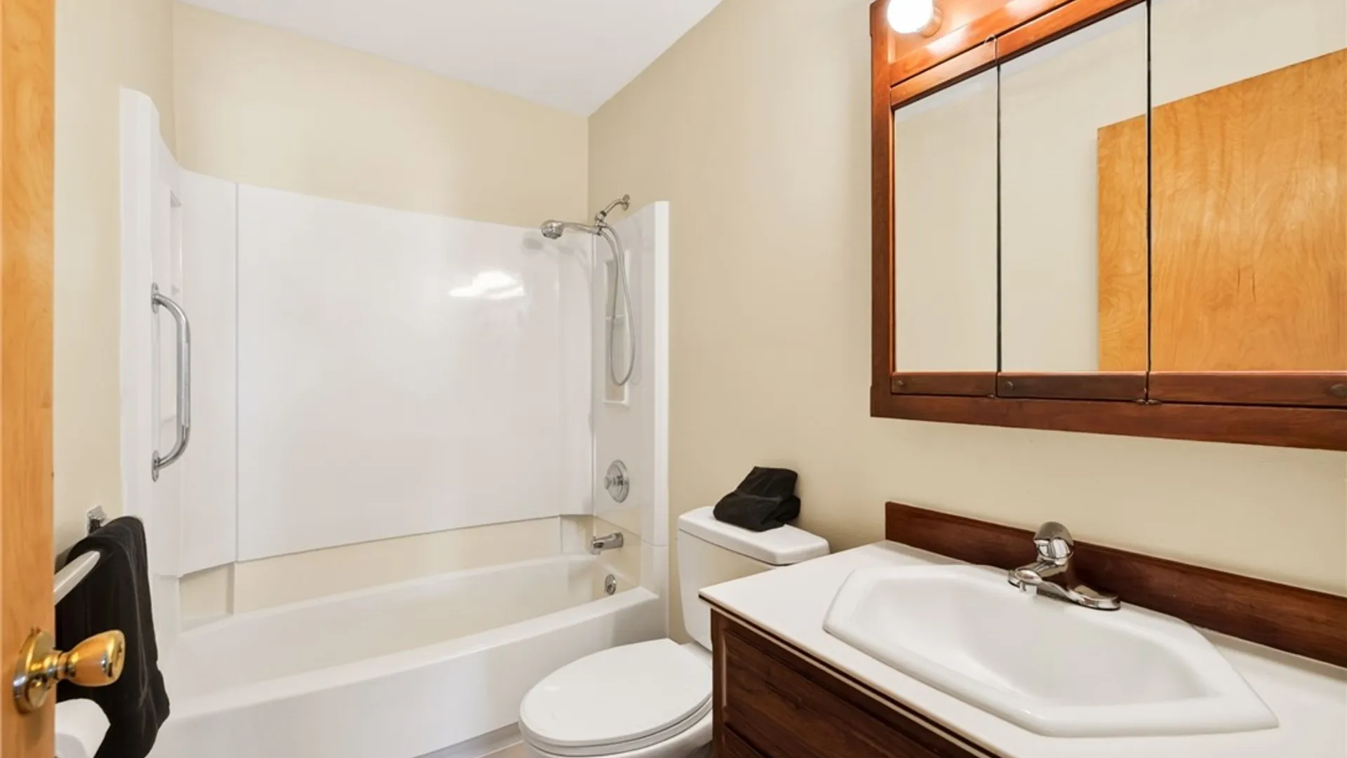Property at 335 Alfonso Drive, Greece, NY 14626 16