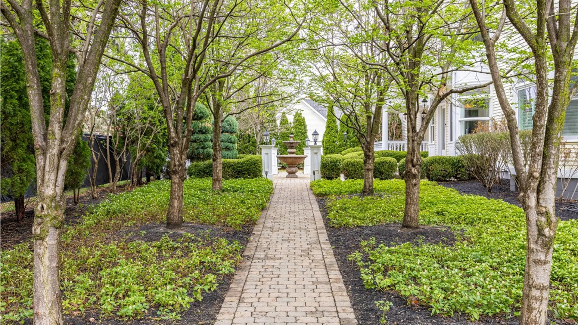 Property at 17 Sibley Place UN#03, Rochester, NY 14607 4