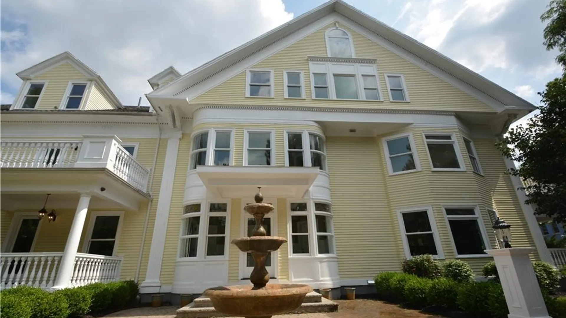 Property at 17 Sibley Place UN#03, Rochester, NY 14607 5