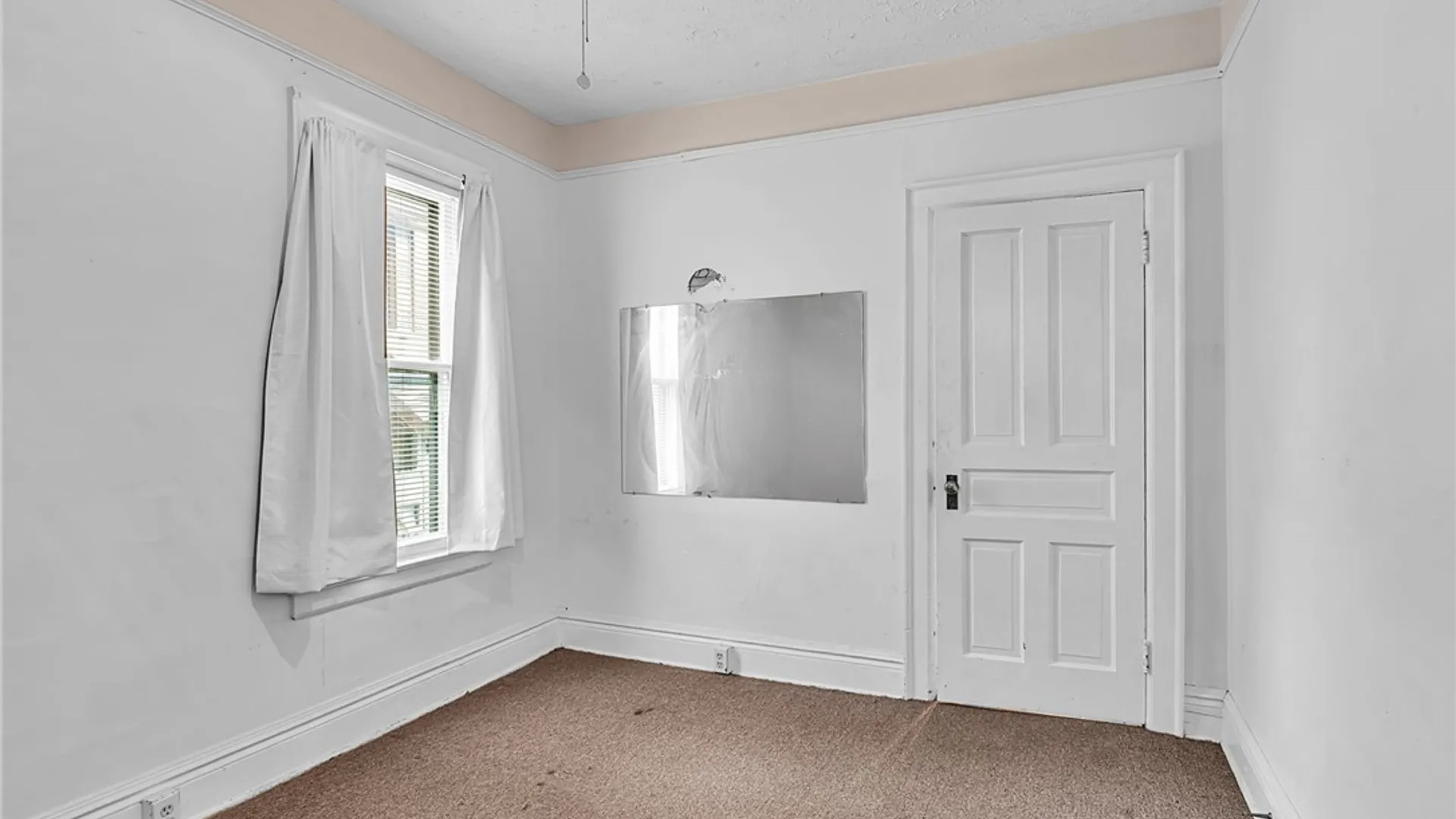 Property at 563 Tronolone Place, Niagara Falls, NY 14301 15
