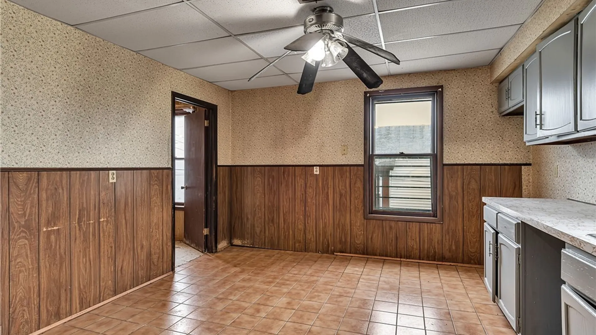 Property at 563 Tronolone Place, Niagara Falls, NY 14301 17