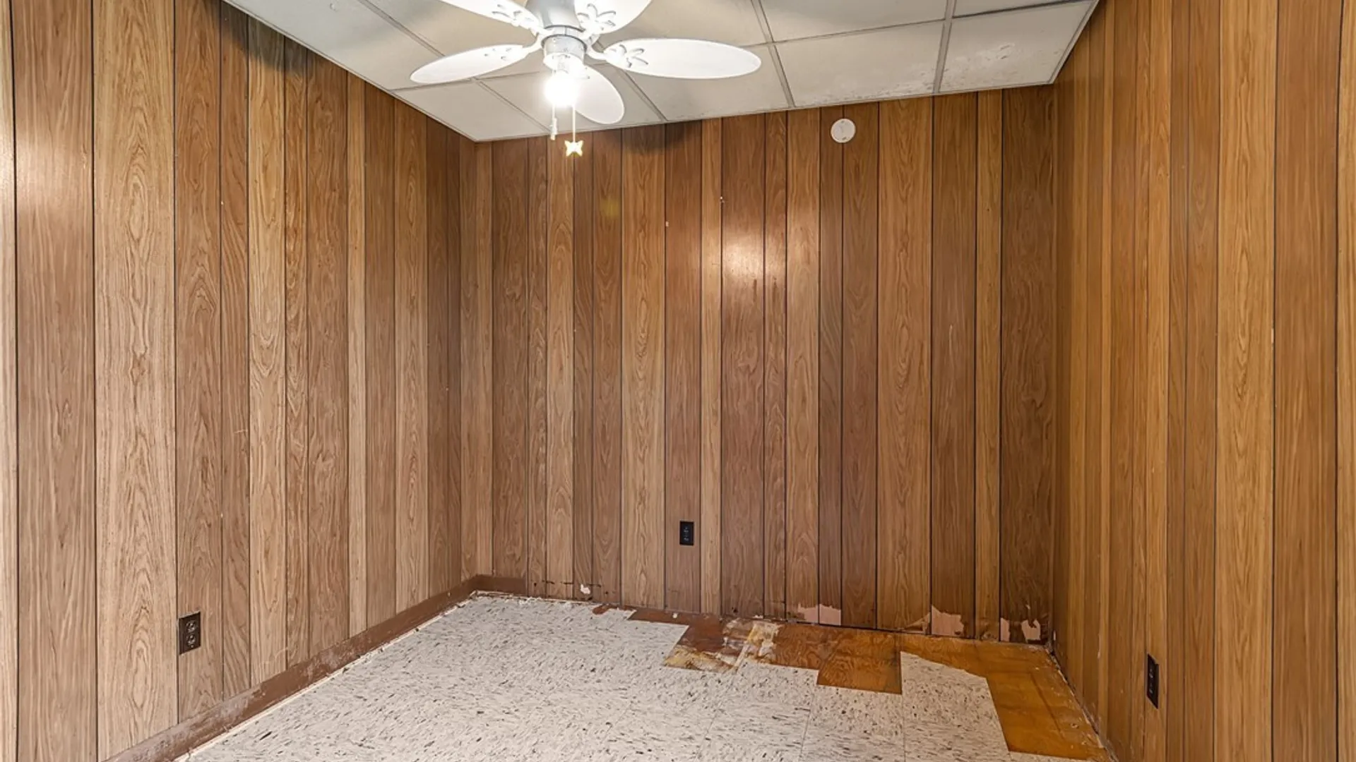 Property at 563 Tronolone Place, Niagara Falls, NY 14301 18