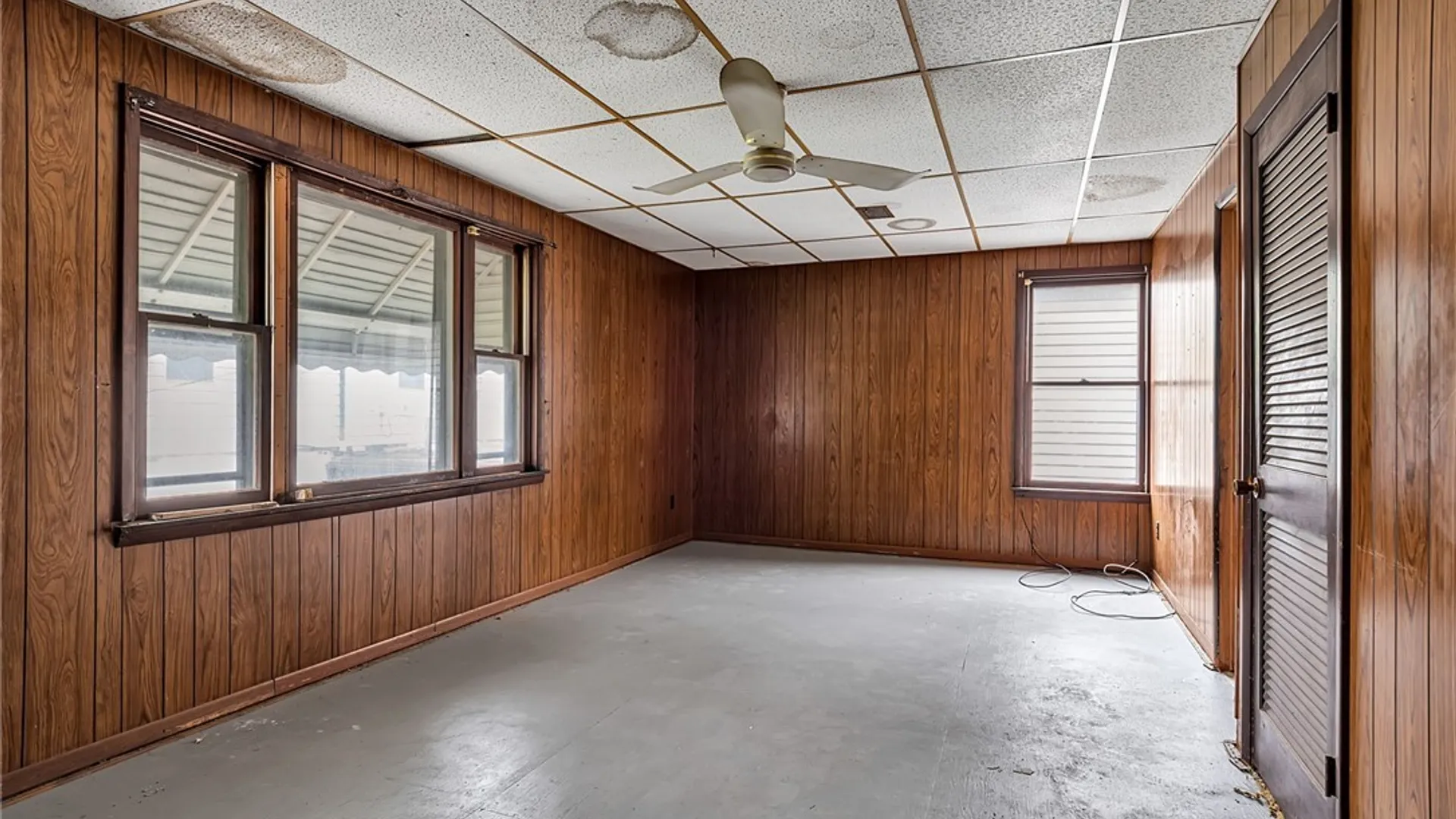 Property at 563 Tronolone Place, Niagara Falls, NY 14301 20