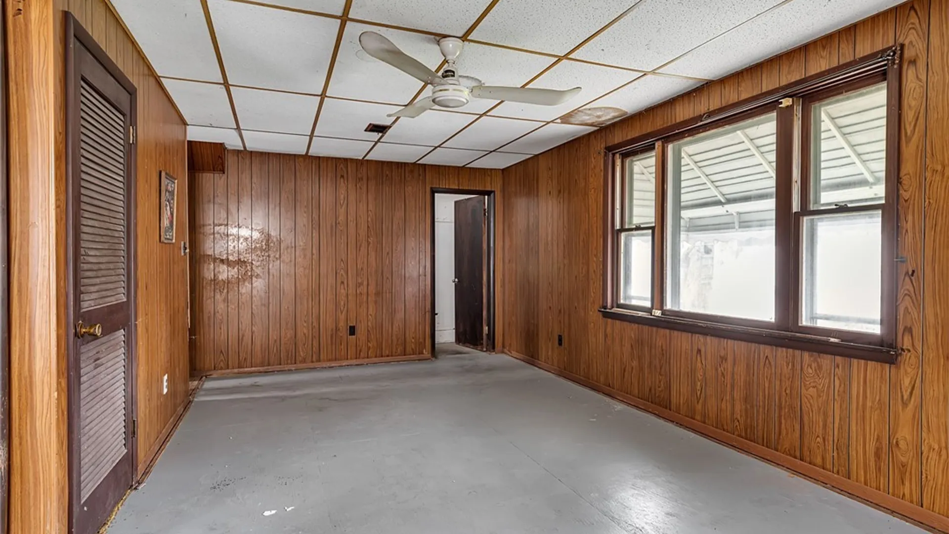 Property at 563 Tronolone Place, Niagara Falls, NY 14301 22