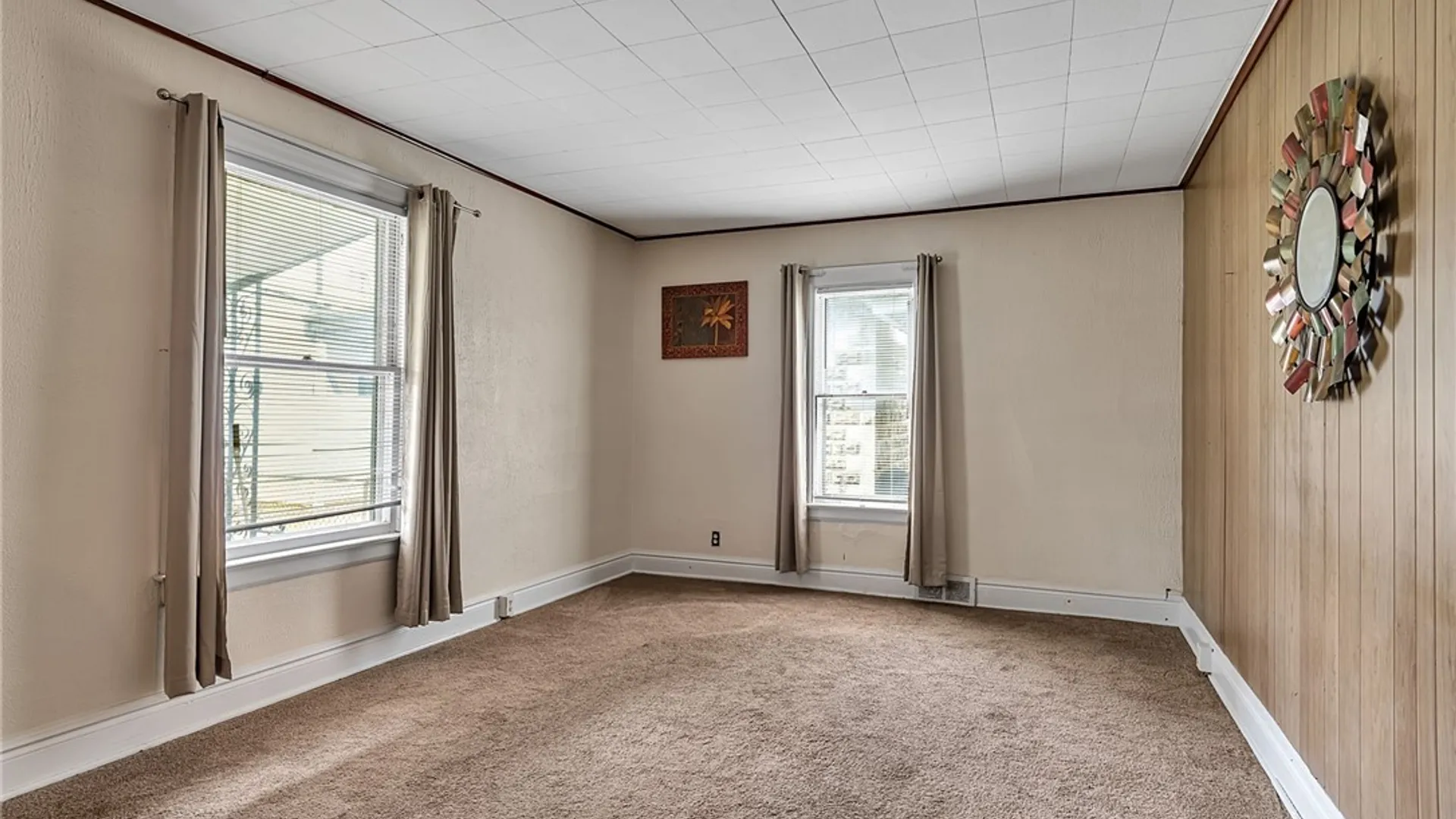Property at 563 Tronolone Place, Niagara Falls, NY 14301 6