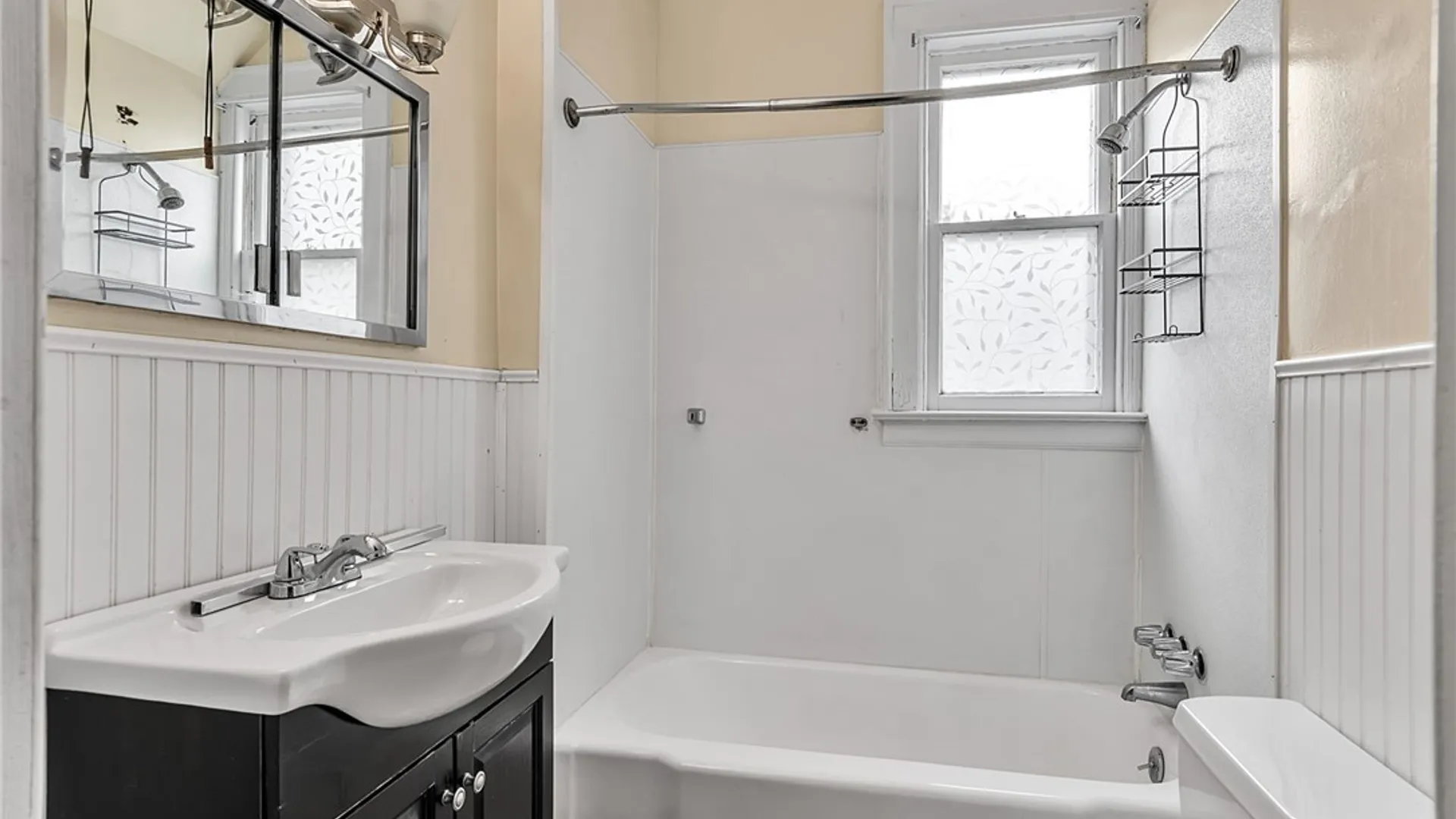 Property at 563 Tronolone Place, Niagara Falls, NY 14301 9