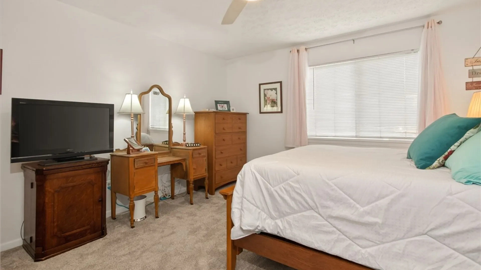 Property at 19 Great Wood Court, Perinton, NY 14450 20