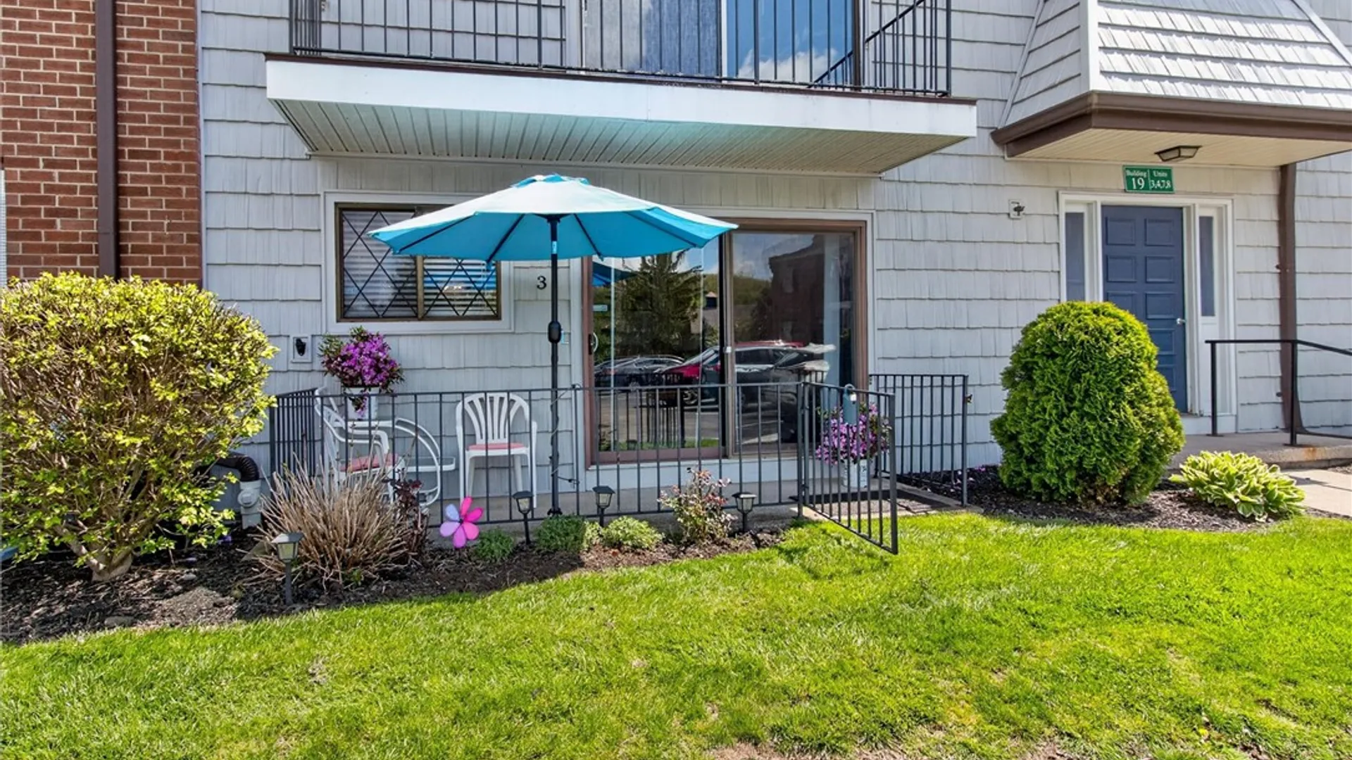 Property at 19 Great Wood Court, Perinton, NY 14450 4