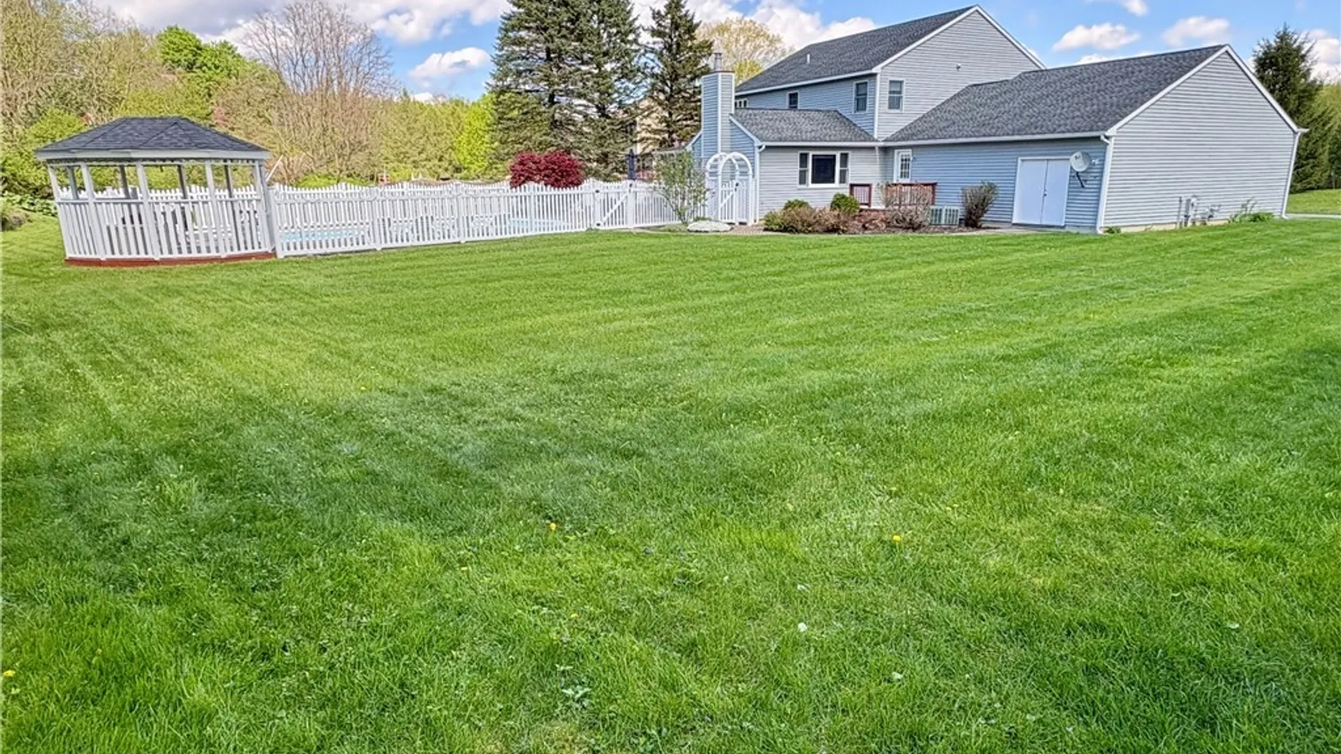 Property at 7892 Ridge Pointe Drive, Manlius, NY 13066 3