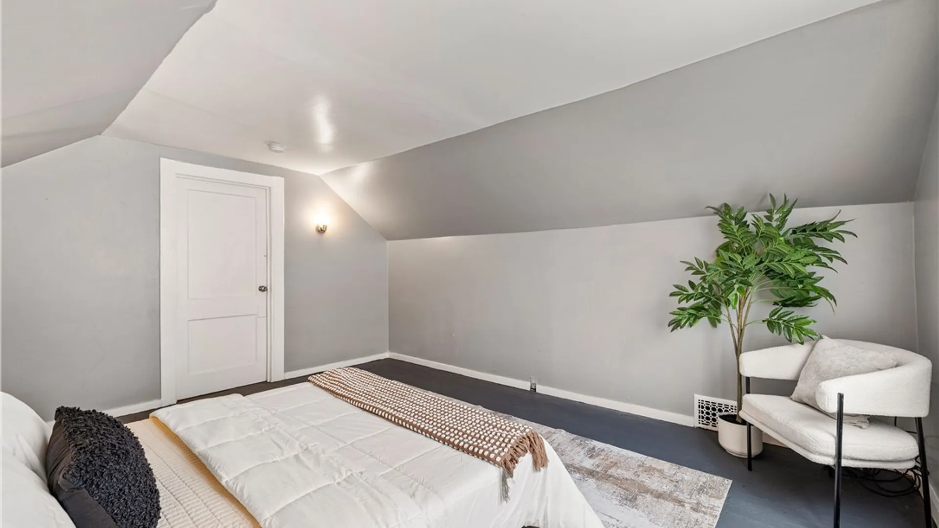 Property at 213 Westminster Avenue, Buffalo, NY 14215 10