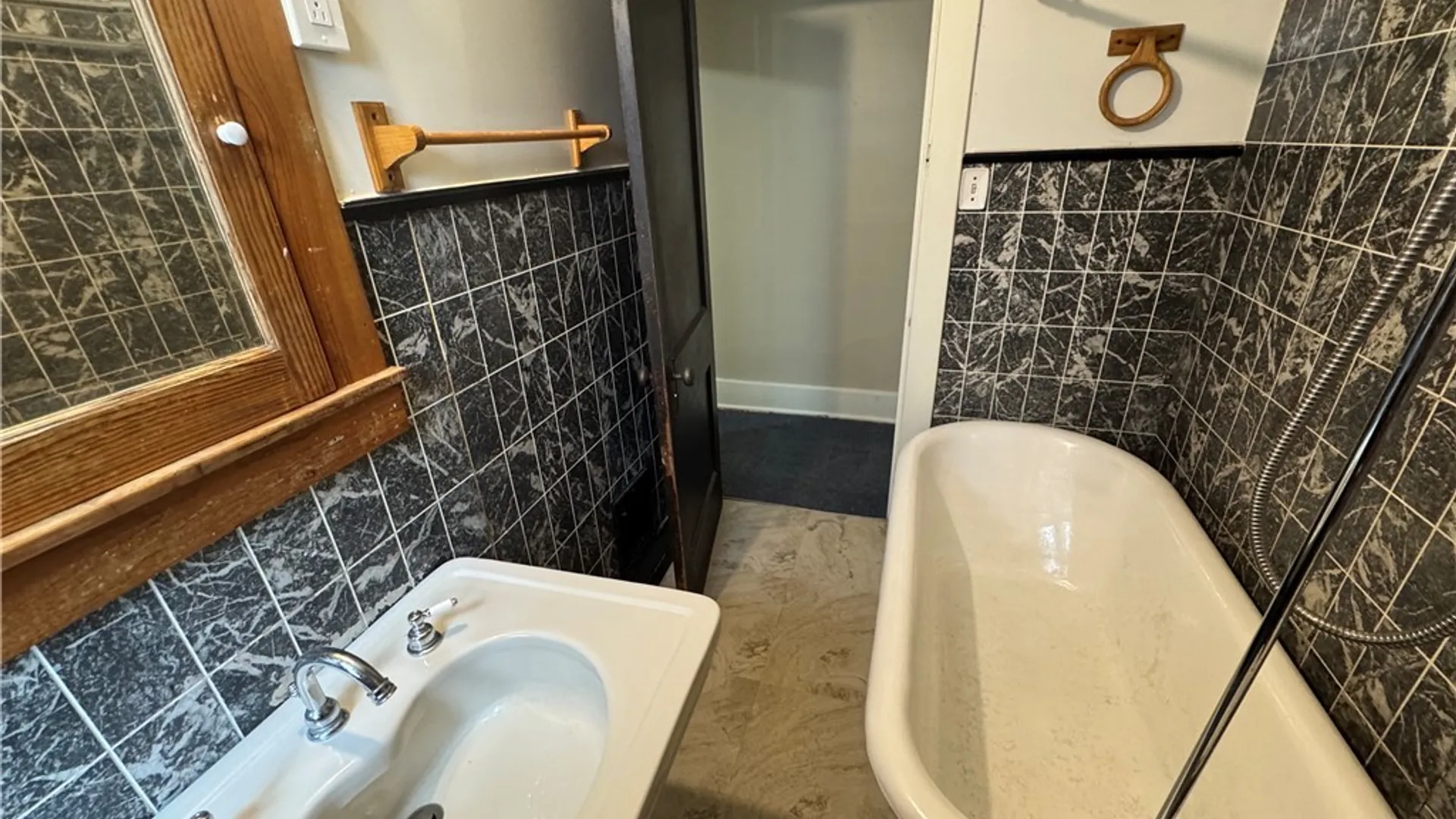 Property at 2419 Whitney Avenue, Niagara Falls, NY 14301 15