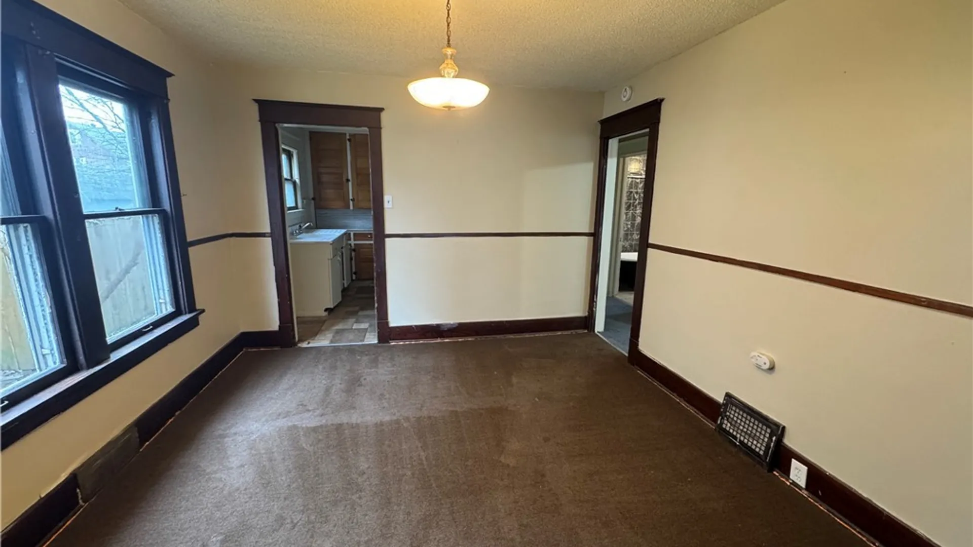 Property at 2419 Whitney Avenue, Niagara Falls, NY 14301 6