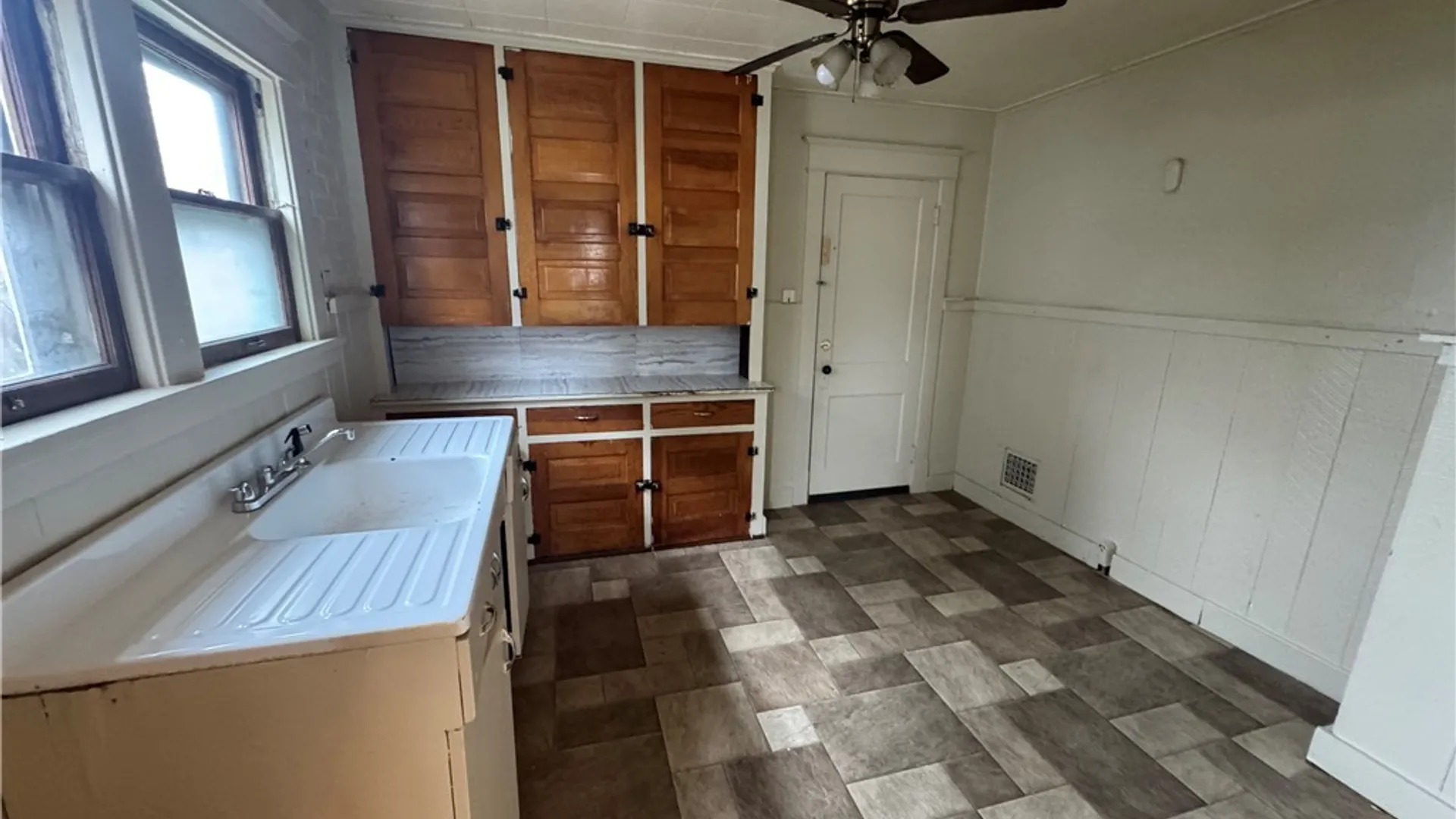 Property at 2419 Whitney Avenue, Niagara Falls, NY 14301 8