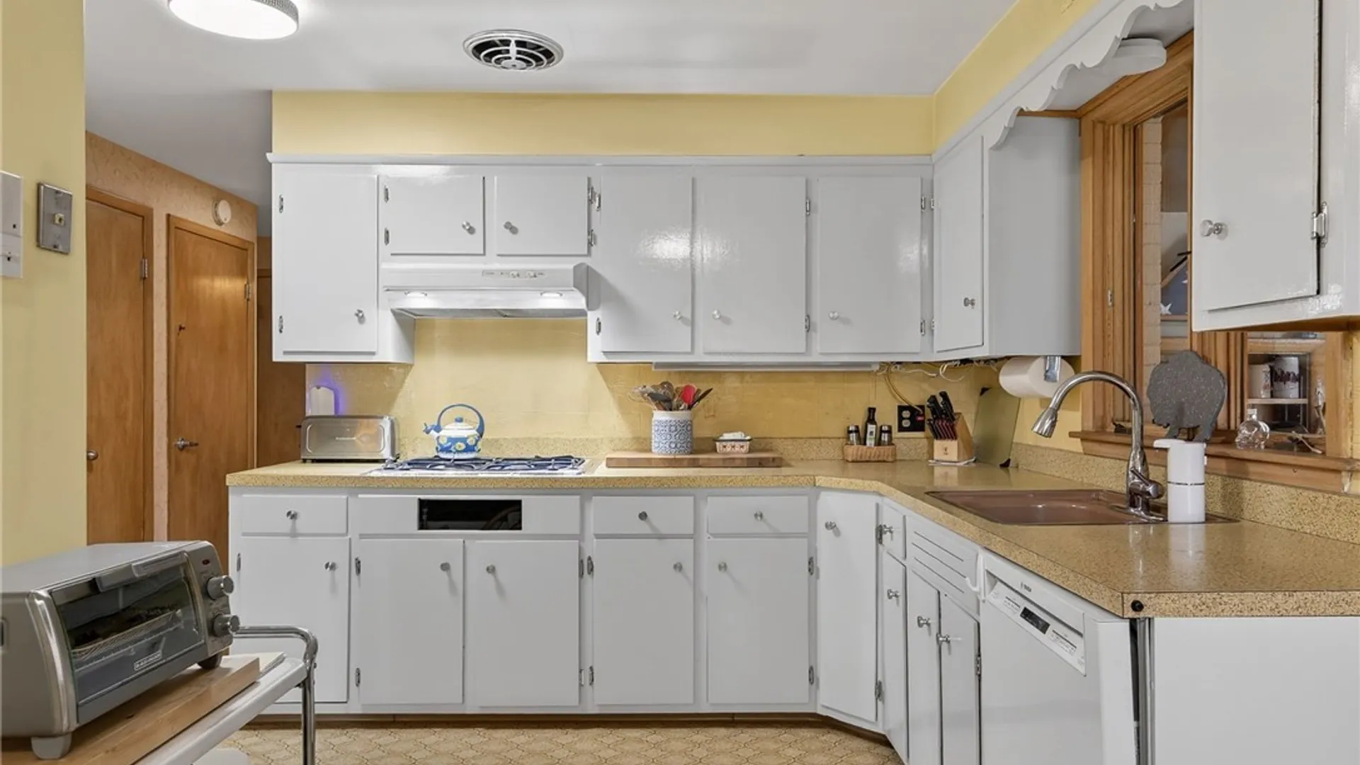 Property at 205 Glencove Rd, Tonawanda, NY 14223 12