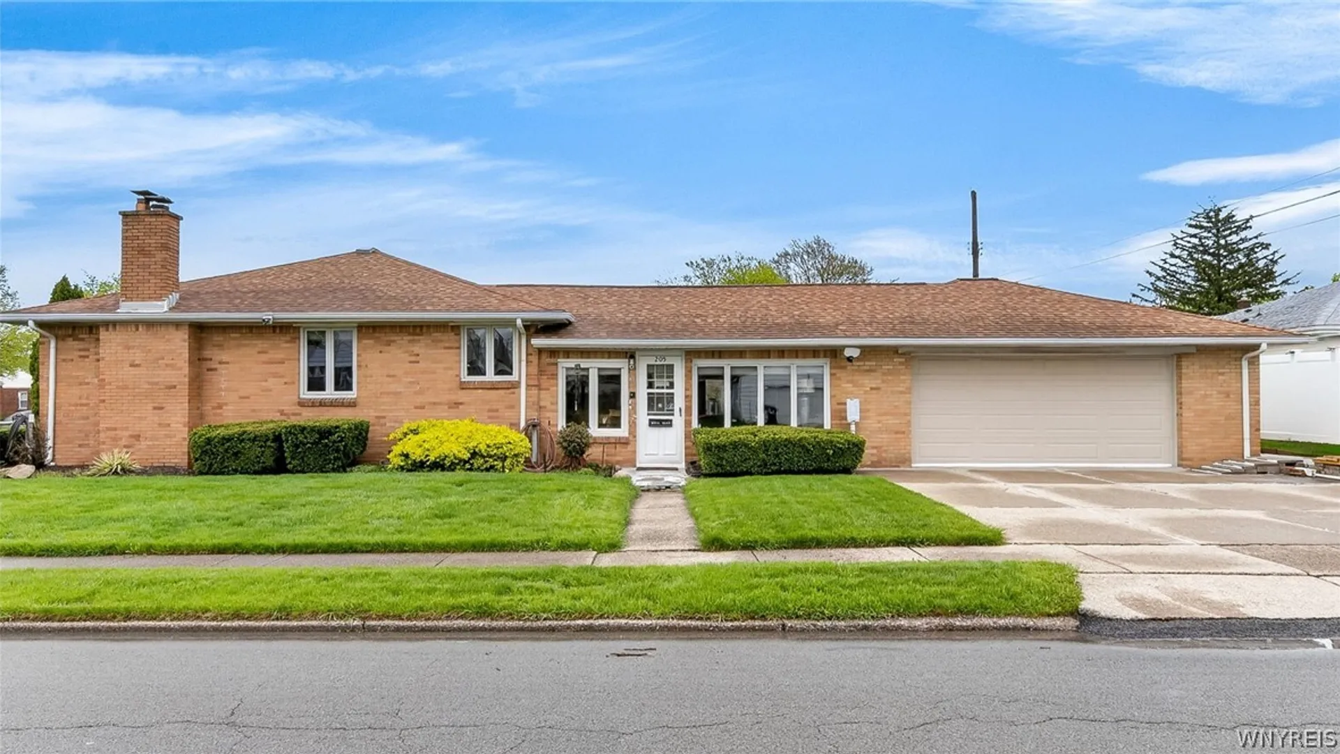 Property at 205 Glencove Rd, Tonawanda, NY 14223 40