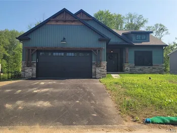 3201 CARMELLAS Circle, Lysander, NY 13027