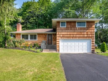 Property at 7 courtenay Circle, Pittsford, NY 14534