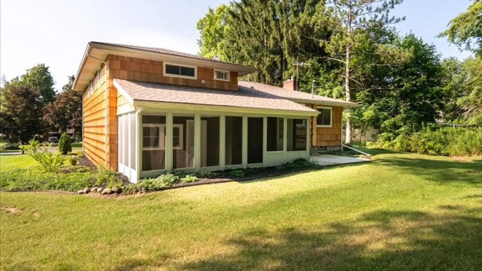 Property at 7 courtenay Circle, Pittsford, NY 14534 2