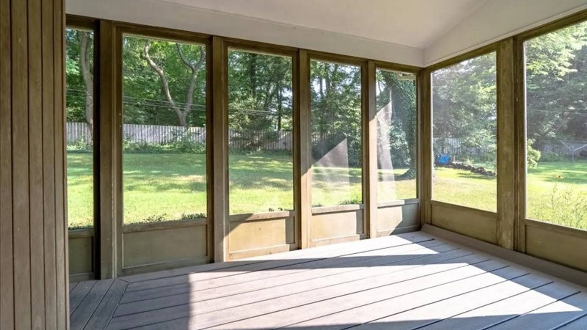 Property at 7 courtenay Circle, Pittsford, NY 14534 4