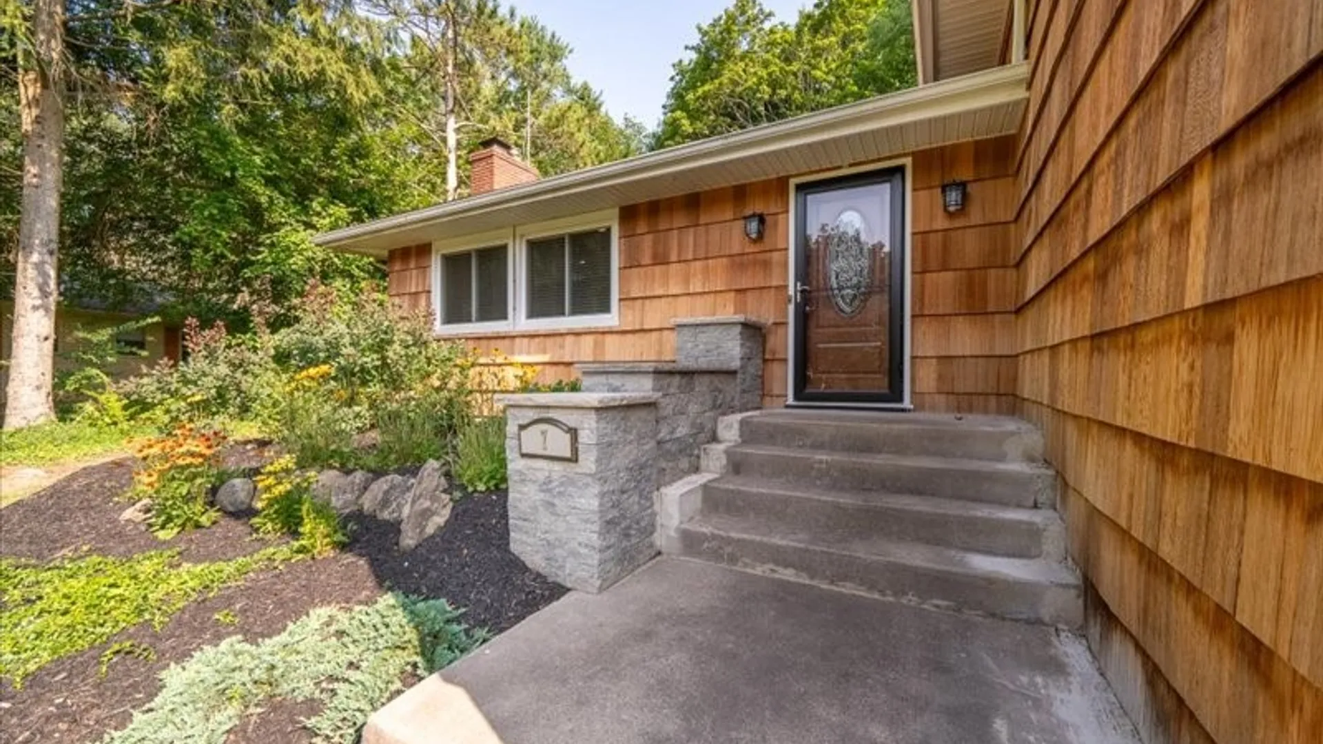 Property at 7 courtenay Circle, Pittsford, NY 14534 7
