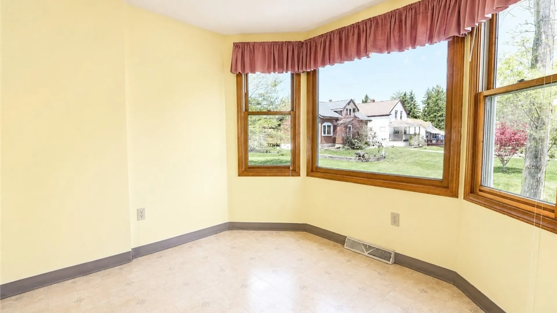 Property at 4382 Twilight Lane, Hamburg, NY 14075 14