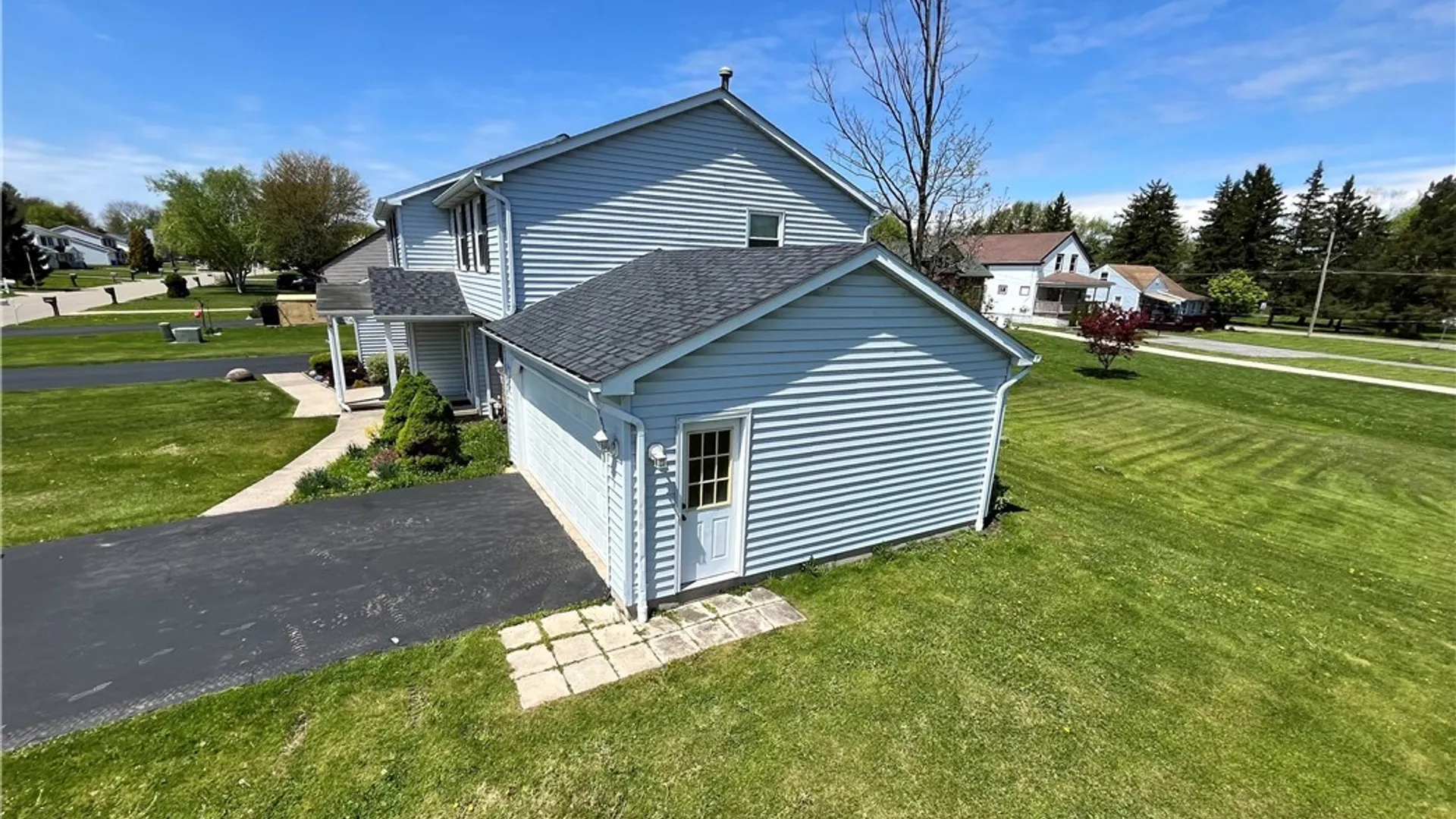 Property at 4382 Twilight Lane, Hamburg, NY 14075 4