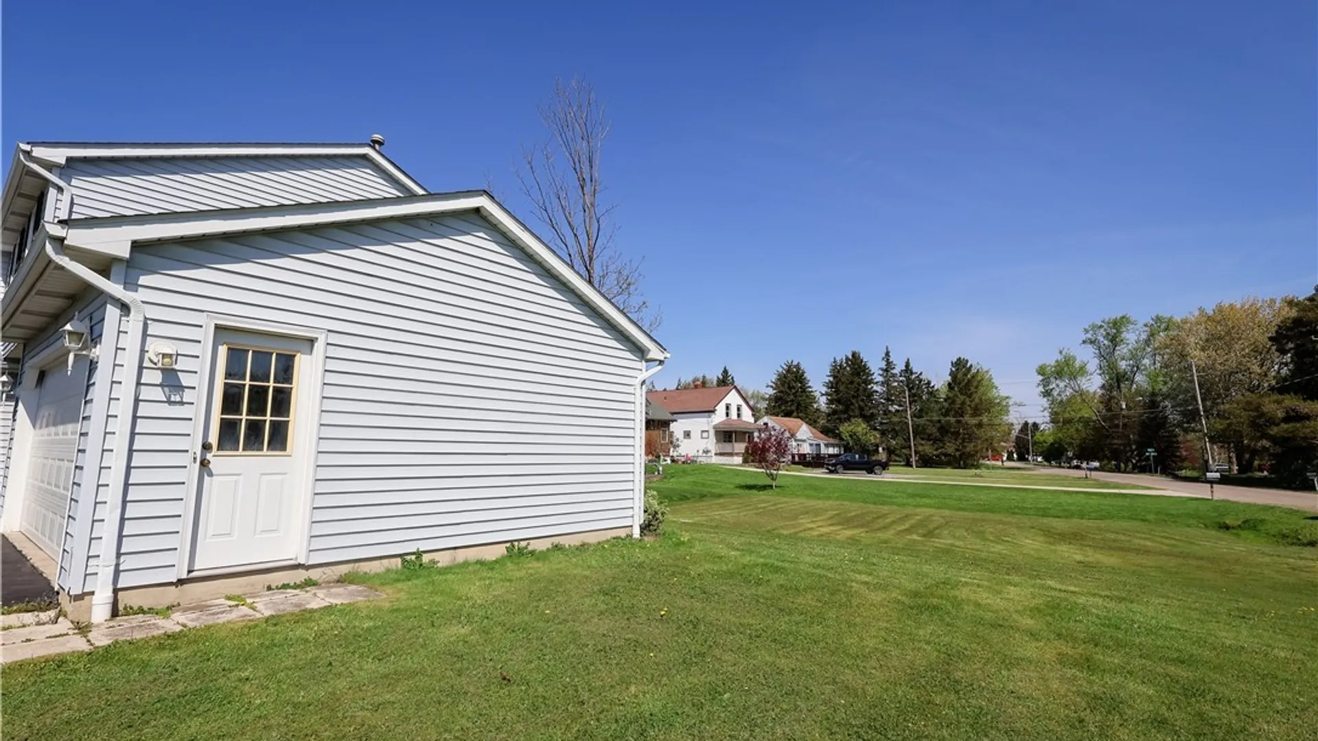 Property at 4382 Twilight Lane, Hamburg, NY 14075 5