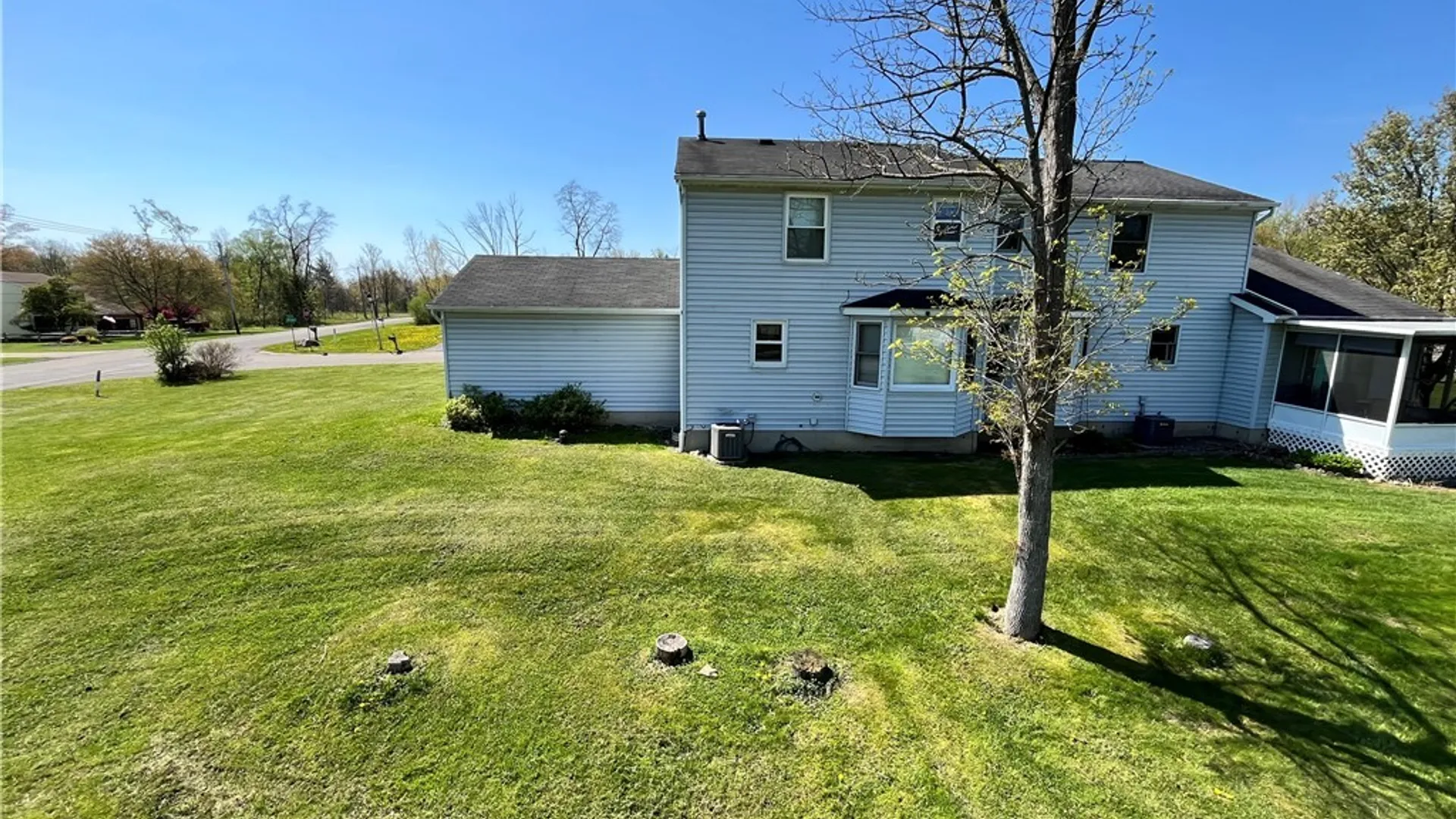 Property at 4382 Twilight Lane, Hamburg, NY 14075 9